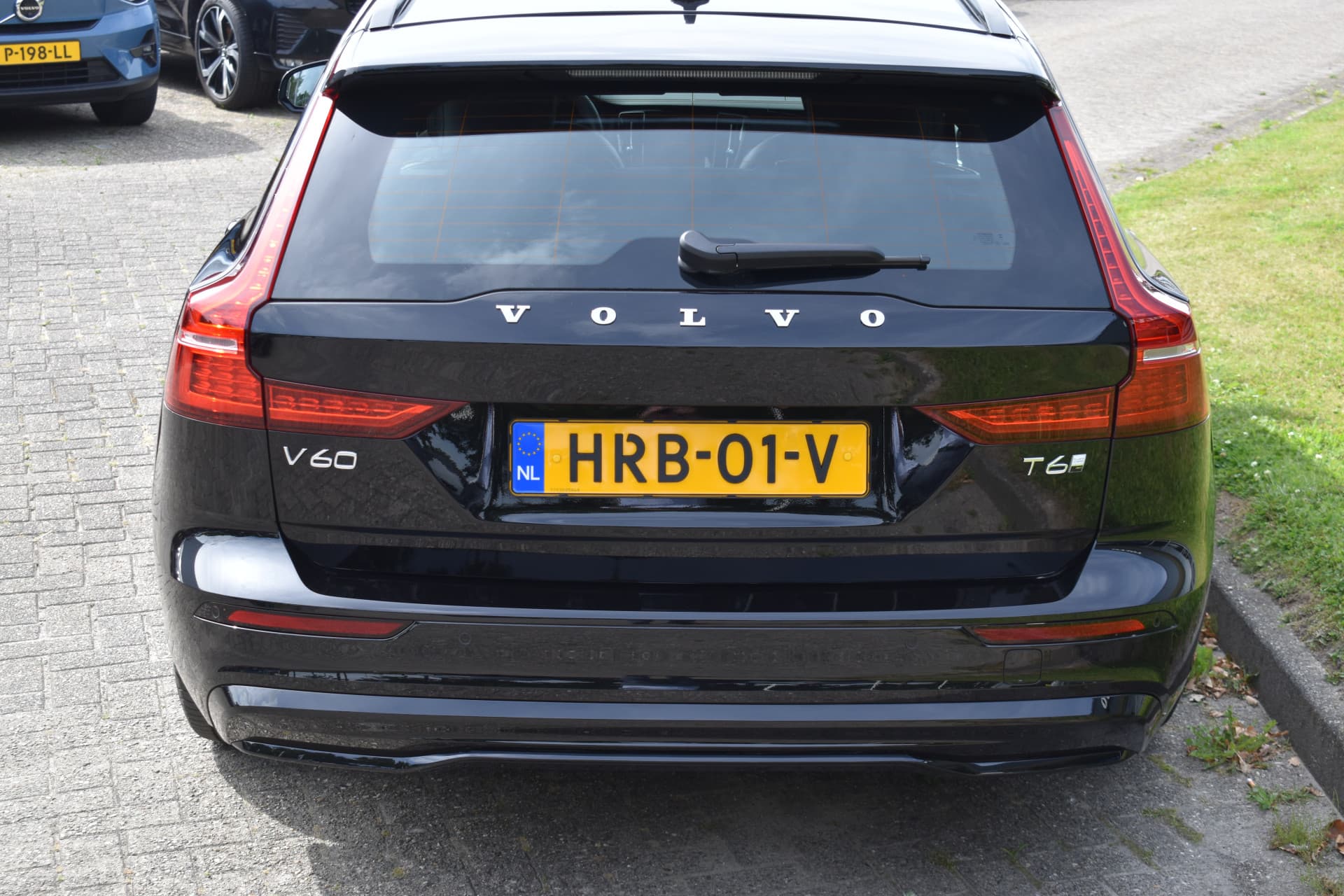Volvo V60 T6 AWD 350PK Plug-in Hybrid Plus Dark thumbnail 17