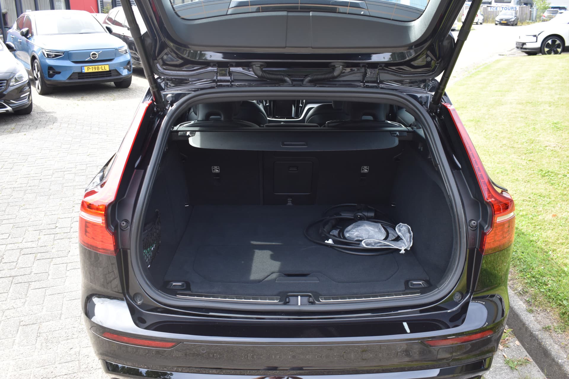 Volvo V60 T6 AWD 350PK Plug-in Hybrid Plus Dark thumbnail 20