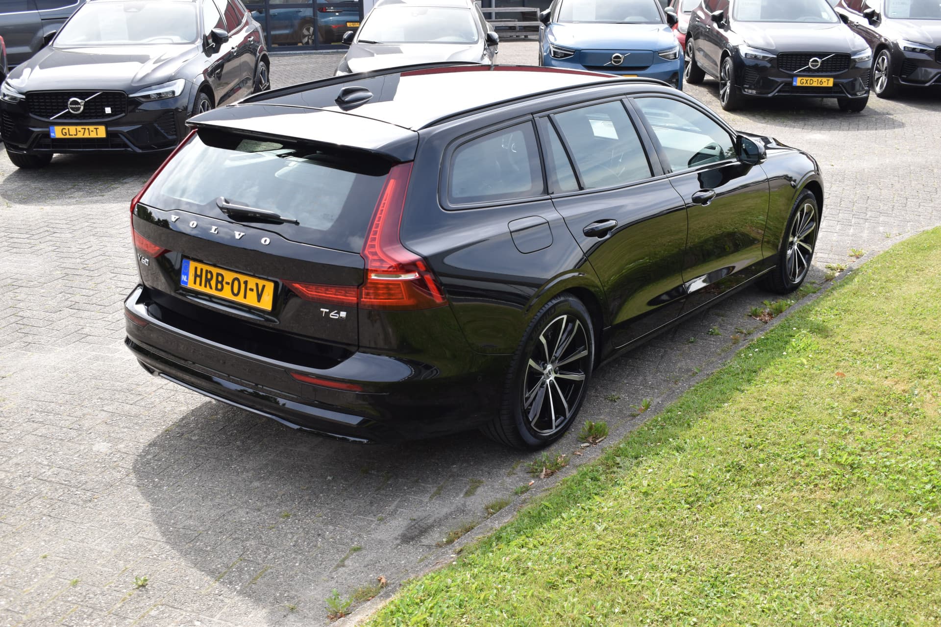 Volvo V60 T6 AWD 350PK Plug-in Hybrid Plus Dark thumbnail 23