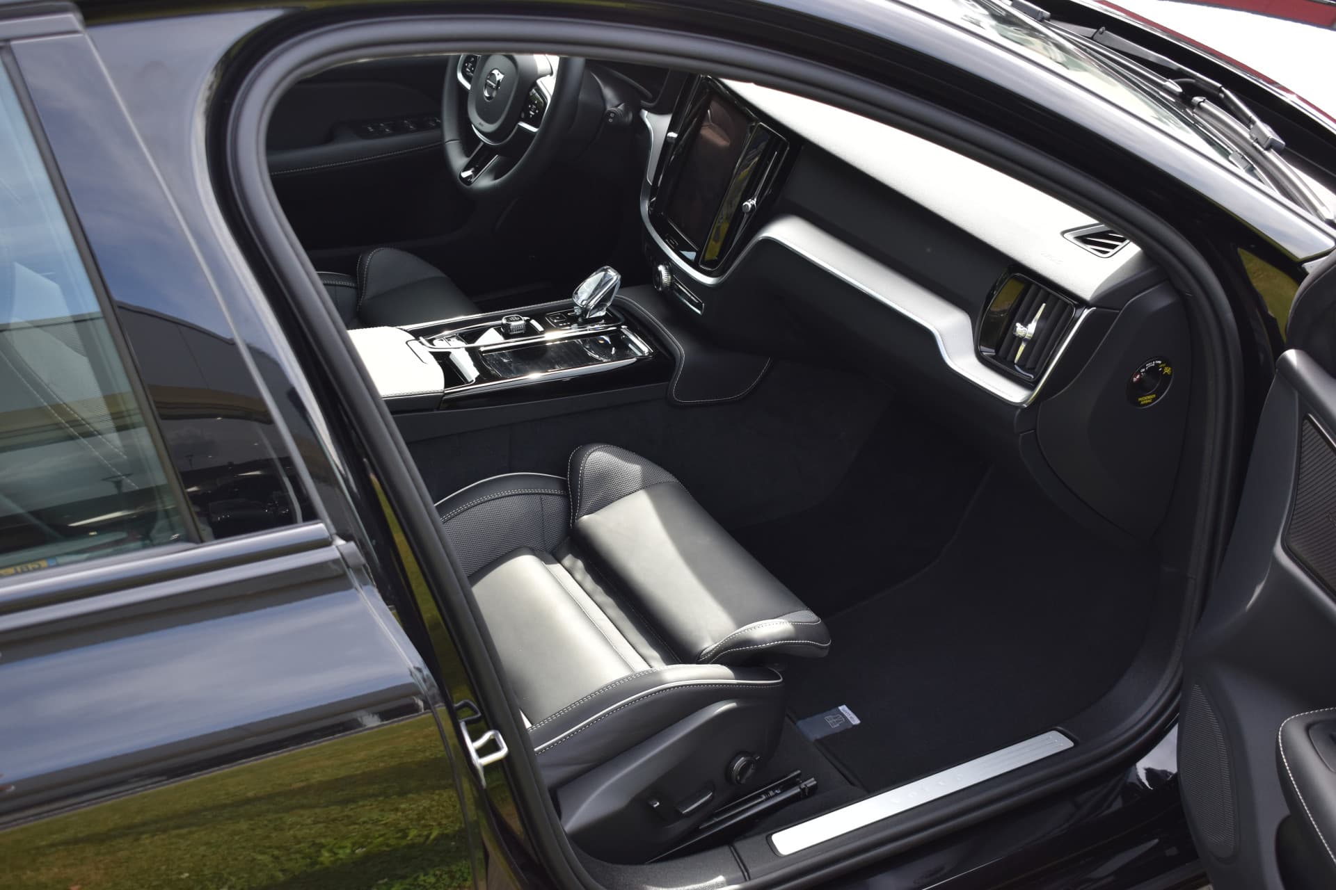 Volvo V60 T6 AWD 350PK Plug-in Hybrid Plus Dark thumbnail 25