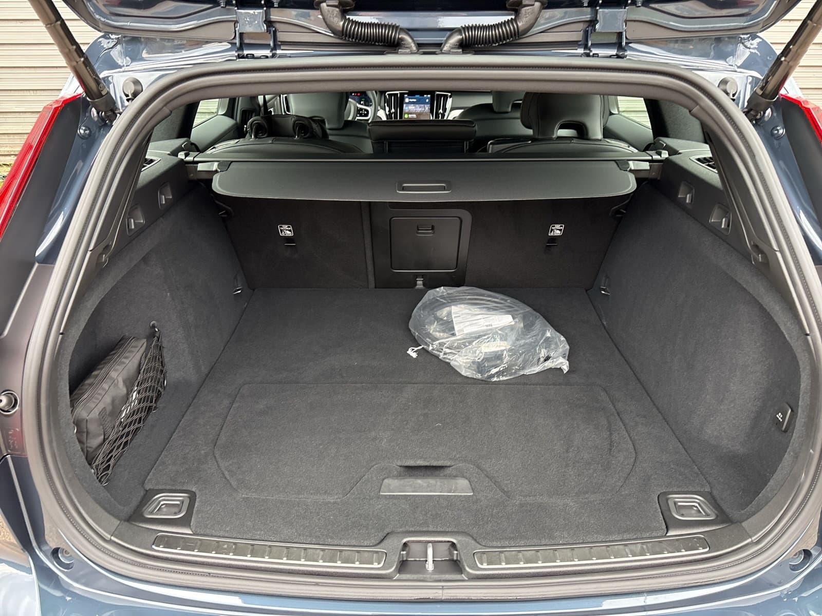 Volvo V60 T6 Plug-in hybrid AWD Plus Dark / Rondomzichtcamera / Elektr. inklapbare trekhaak / Harman/Kardon / thumbnail 7