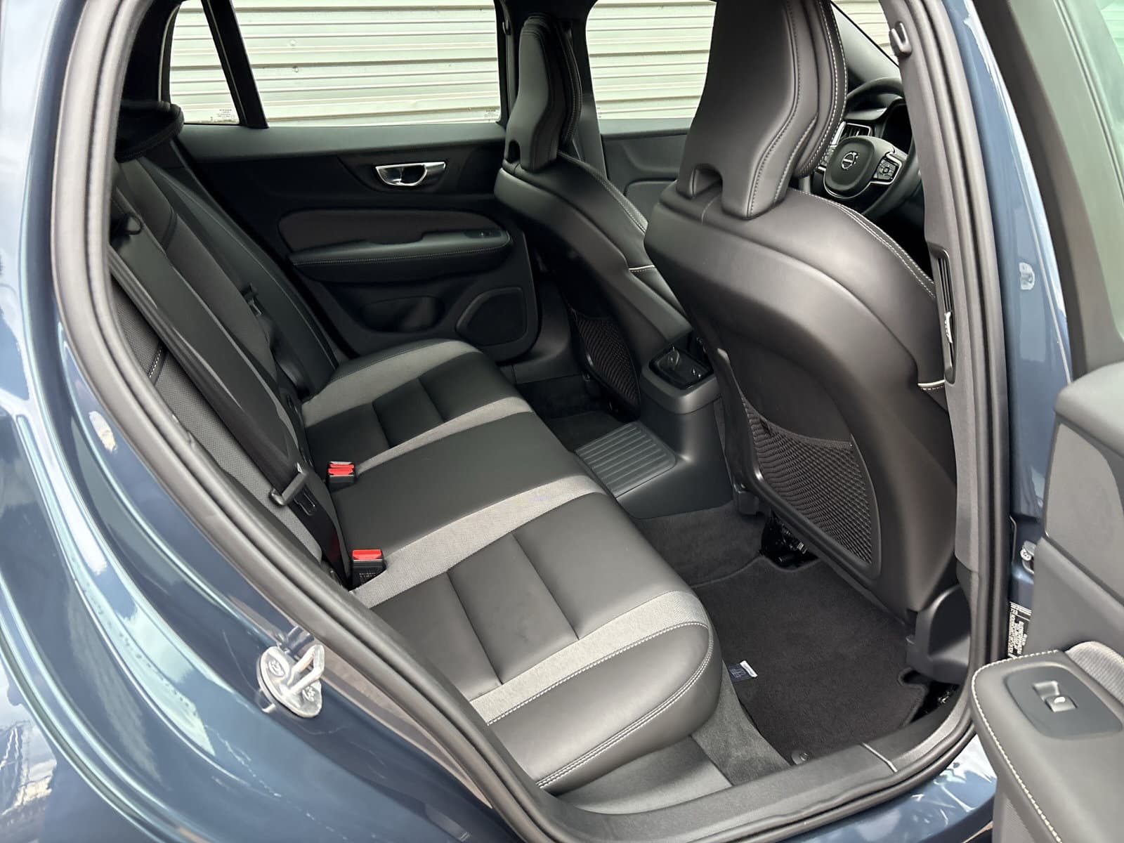 Volvo V60 T6 Plug-in hybrid AWD Plus Dark / Rondomzichtcamera / Elektr. inklapbare trekhaak / Harman/Kardon / thumbnail 13