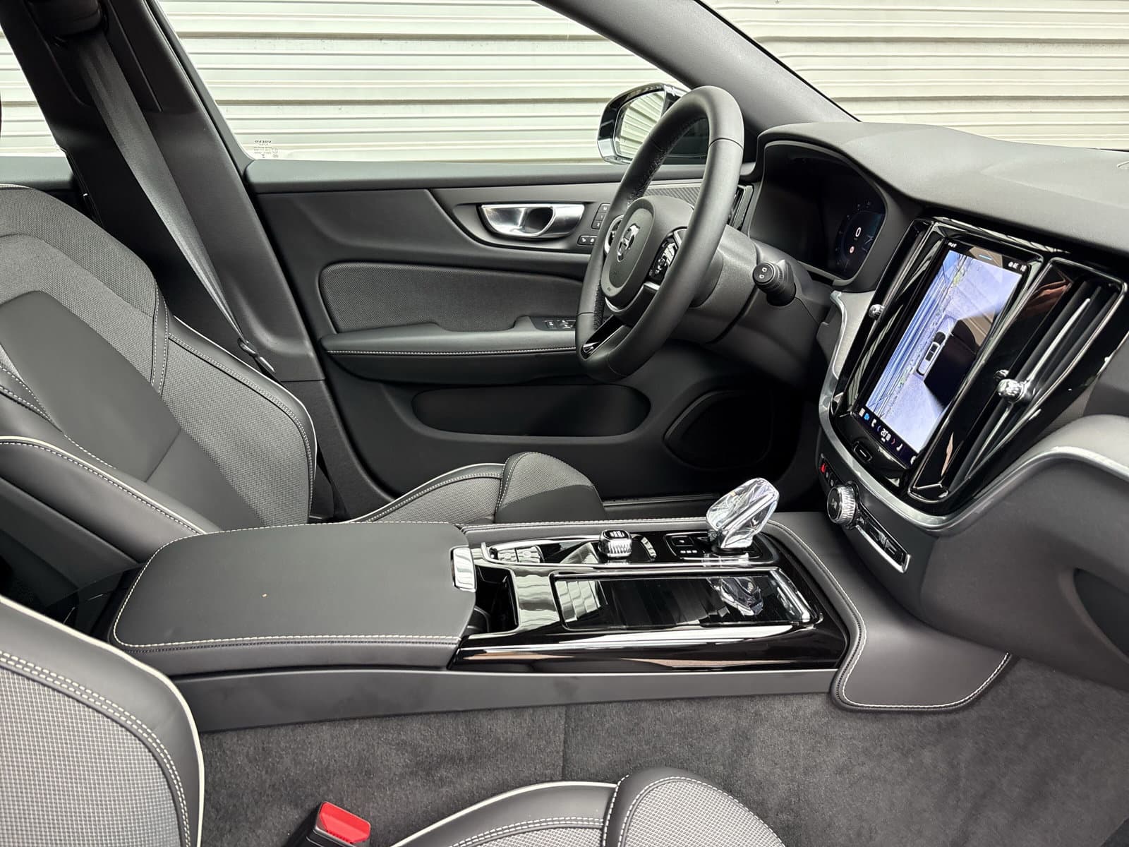 Volvo V60 T6 Plug-in hybrid AWD Plus Dark / Rondomzichtcamera / Elektr. inklapbare trekhaak / Harman/Kardon / thumbnail 17