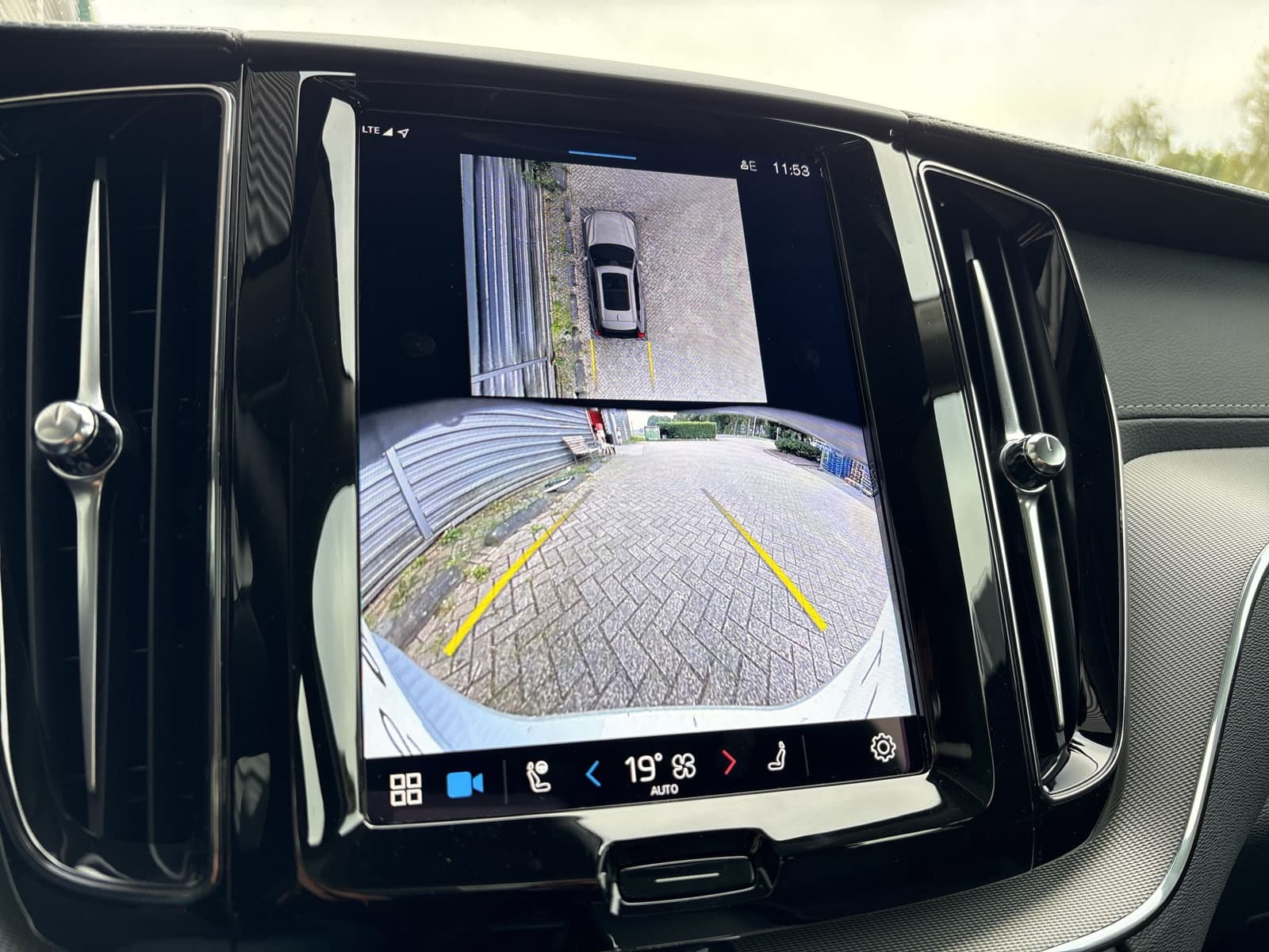 Volvo XC60 T6 Plug-in hybrid AWD Ultra Dark / Harman/Kardon / Panoramadak / Trekhaak / thumbnail 28