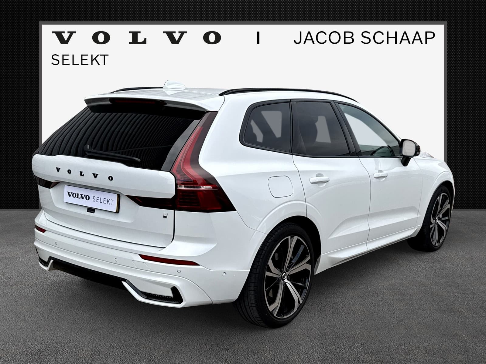 Volvo XC60 T6 350 PK Plug-in hybrid AWD Ultra Dark / 360 camera/ Luchtvering / Black Sheep pakket / thumbnail 2