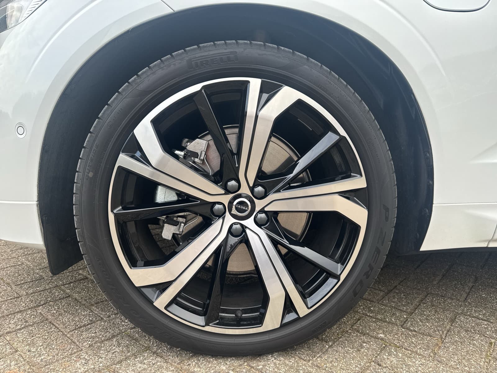 Volvo XC60 T6 350 PK Plug-in hybrid AWD Ultra Dark / 360 camera/ Luchtvering / Black Sheep pakket / thumbnail 6