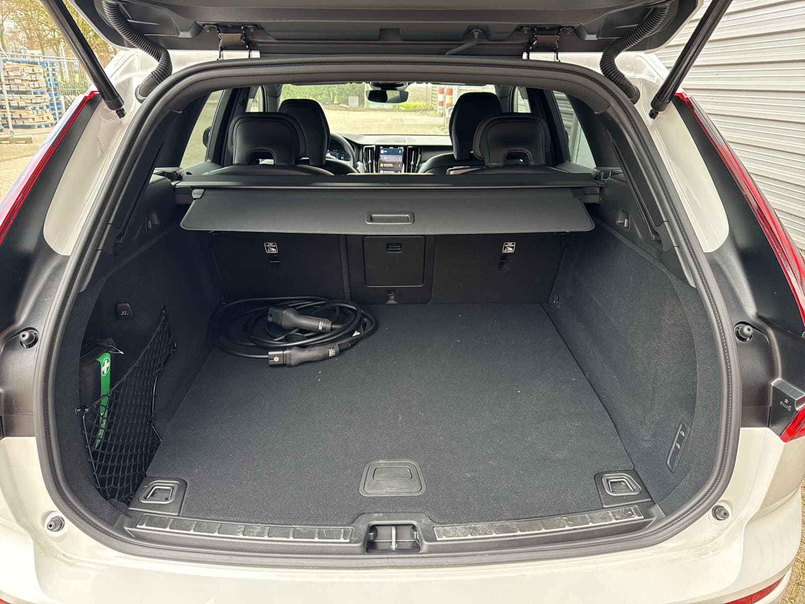 Volvo XC60 T6 350 PK Plug-in hybrid AWD Ultra Dark / 360 camera/ Luchtvering / Black Sheep pakket / thumbnail 7