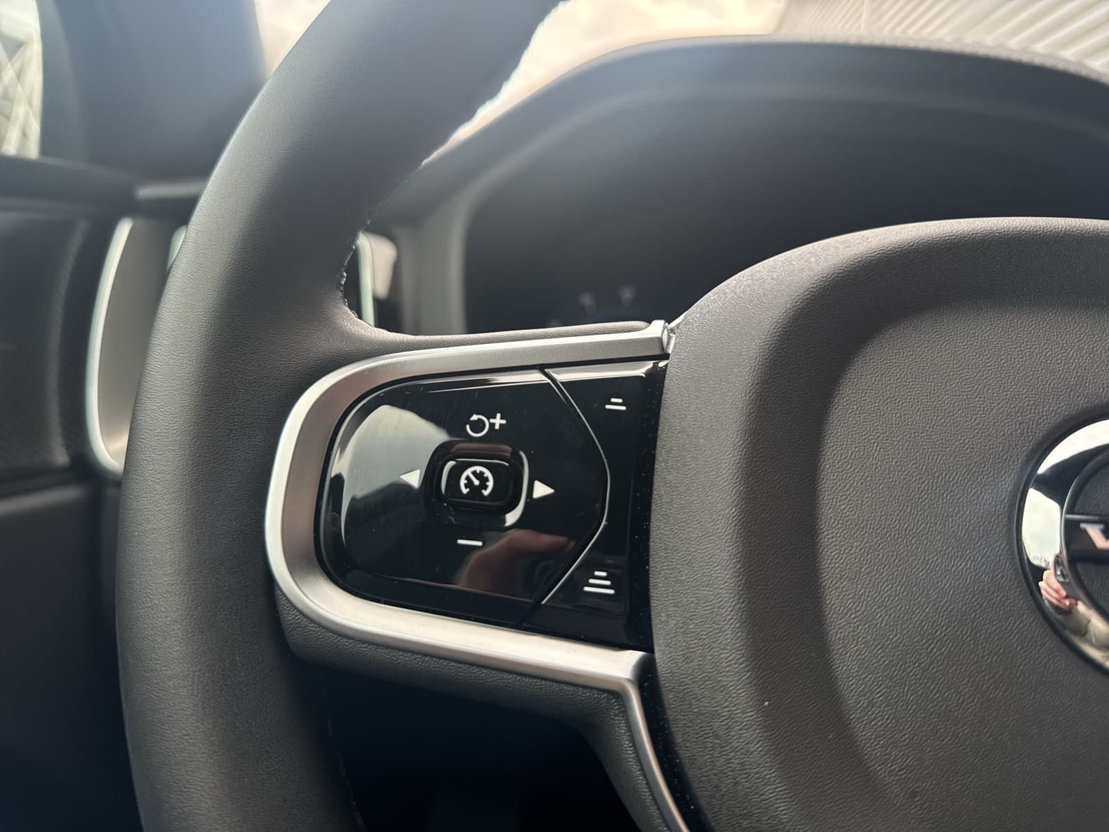 Volvo XC60 T6 350 PK Plug-in hybrid AWD Ultra Dark / 360 camera/ Luchtvering / Black Sheep pakket / thumbnail 20