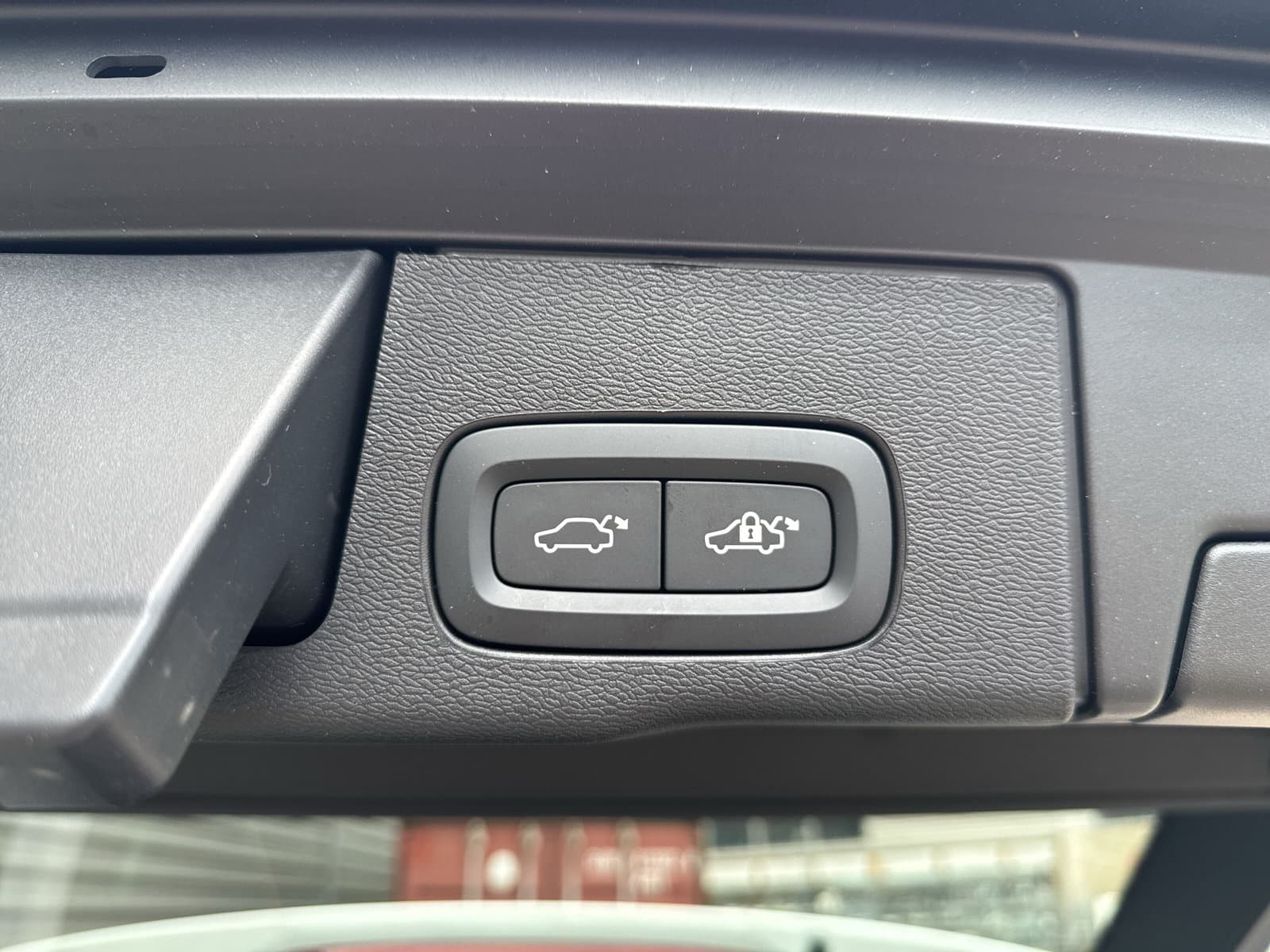 Volvo XC60 T6 350 PK Plug-in hybrid AWD Ultra Dark / 360 camera/ Luchtvering / Black Sheep pakket / thumbnail 23