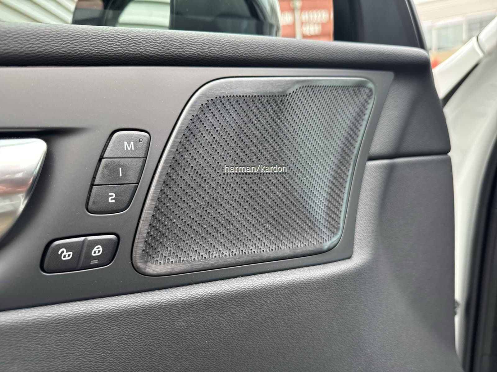 Volvo XC60 T6 350 PK Plug-in hybrid AWD Ultra Dark / 360 camera/ Luchtvering / Black Sheep pakket / thumbnail 24