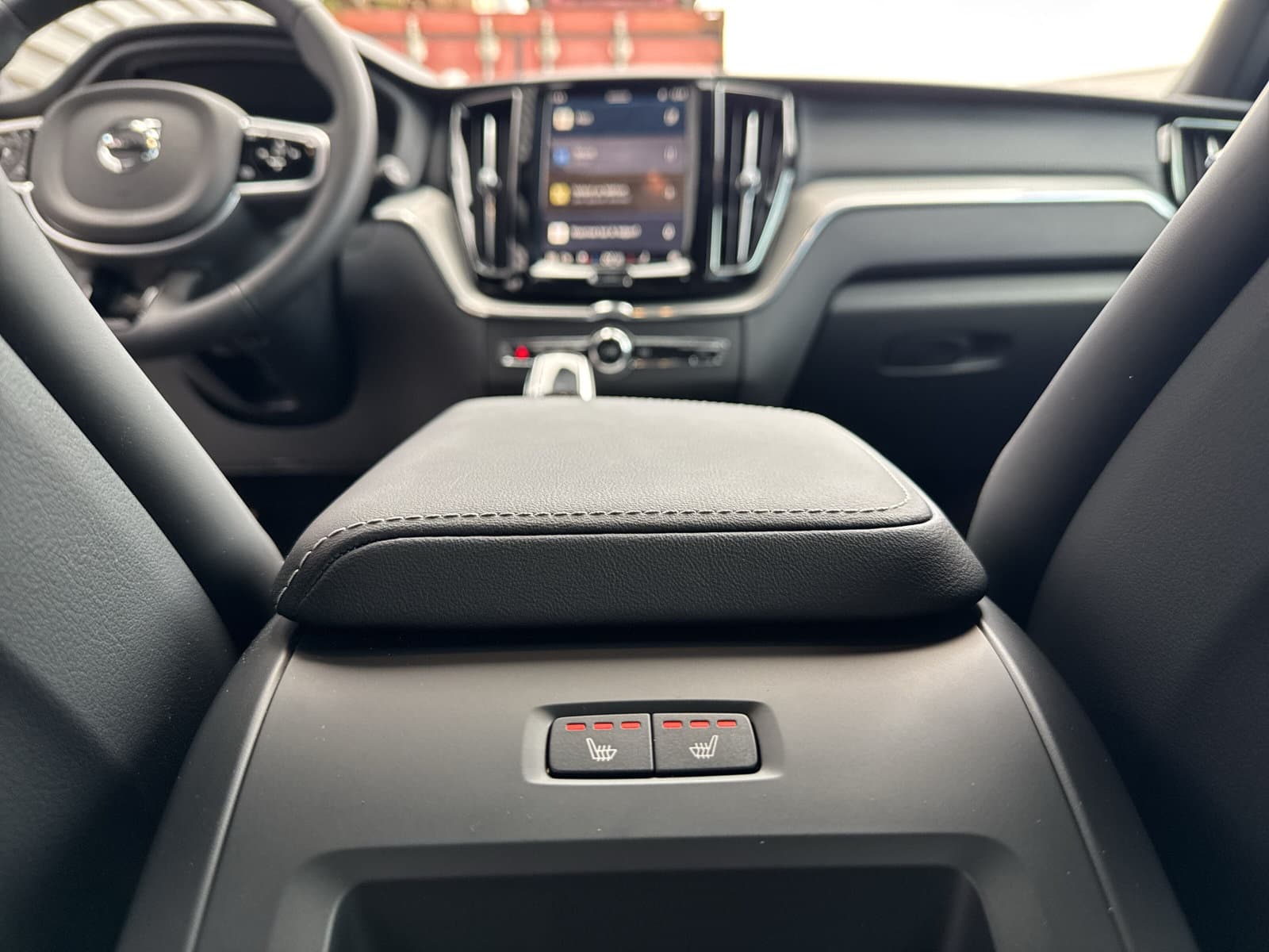 Volvo XC60 T6 350 PK Plug-in hybrid AWD Ultra Dark / 360 camera/ Luchtvering / Black Sheep pakket / thumbnail 26