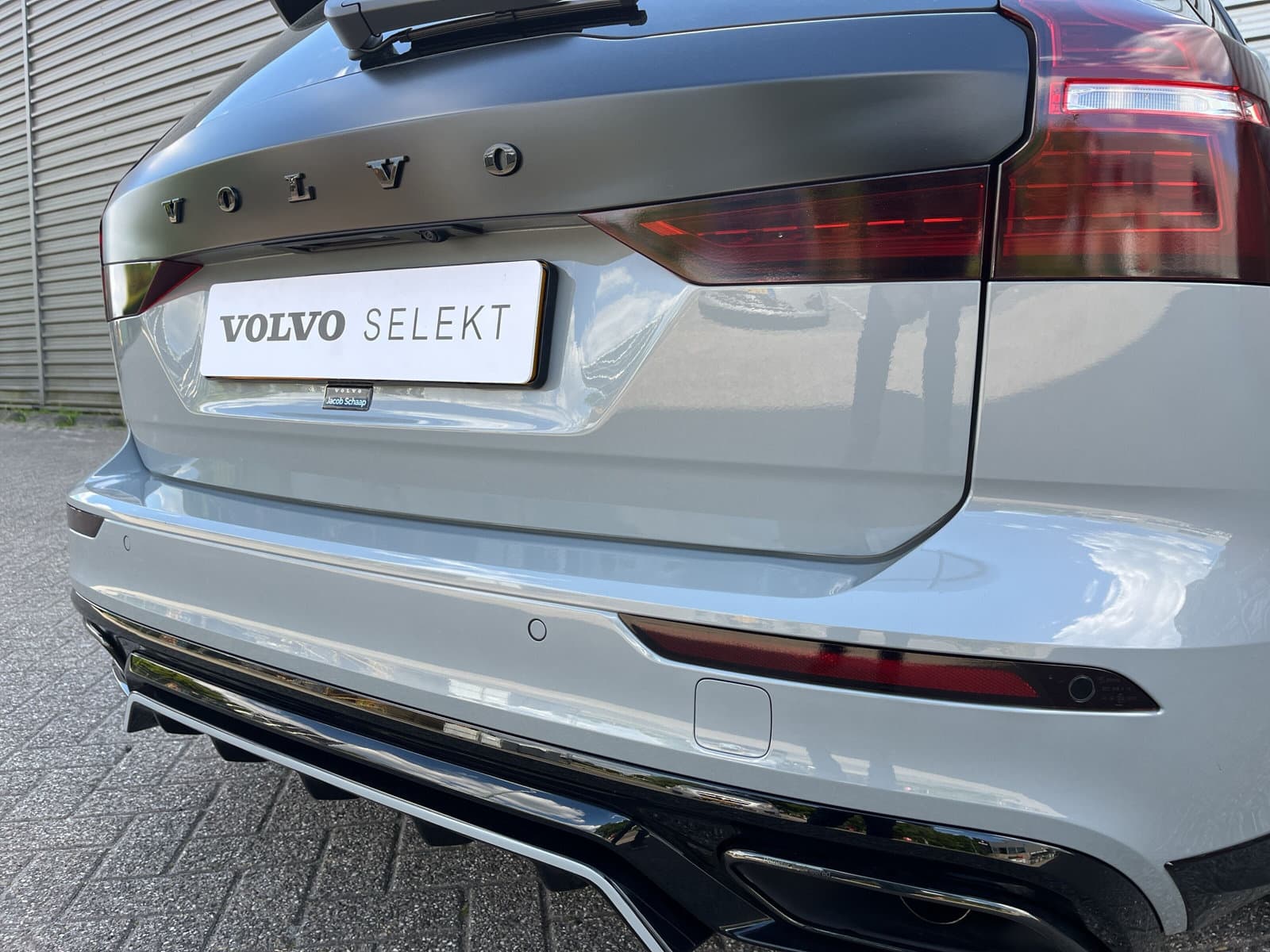 Volvo V60 T6 Plug-in hybrid AWD Plus Dark / Custom made Black Sheep uitvoering / 20" Heico matt Bronze / Heico verlaagd / Geventileerd Amber Leder / thumbnail 11