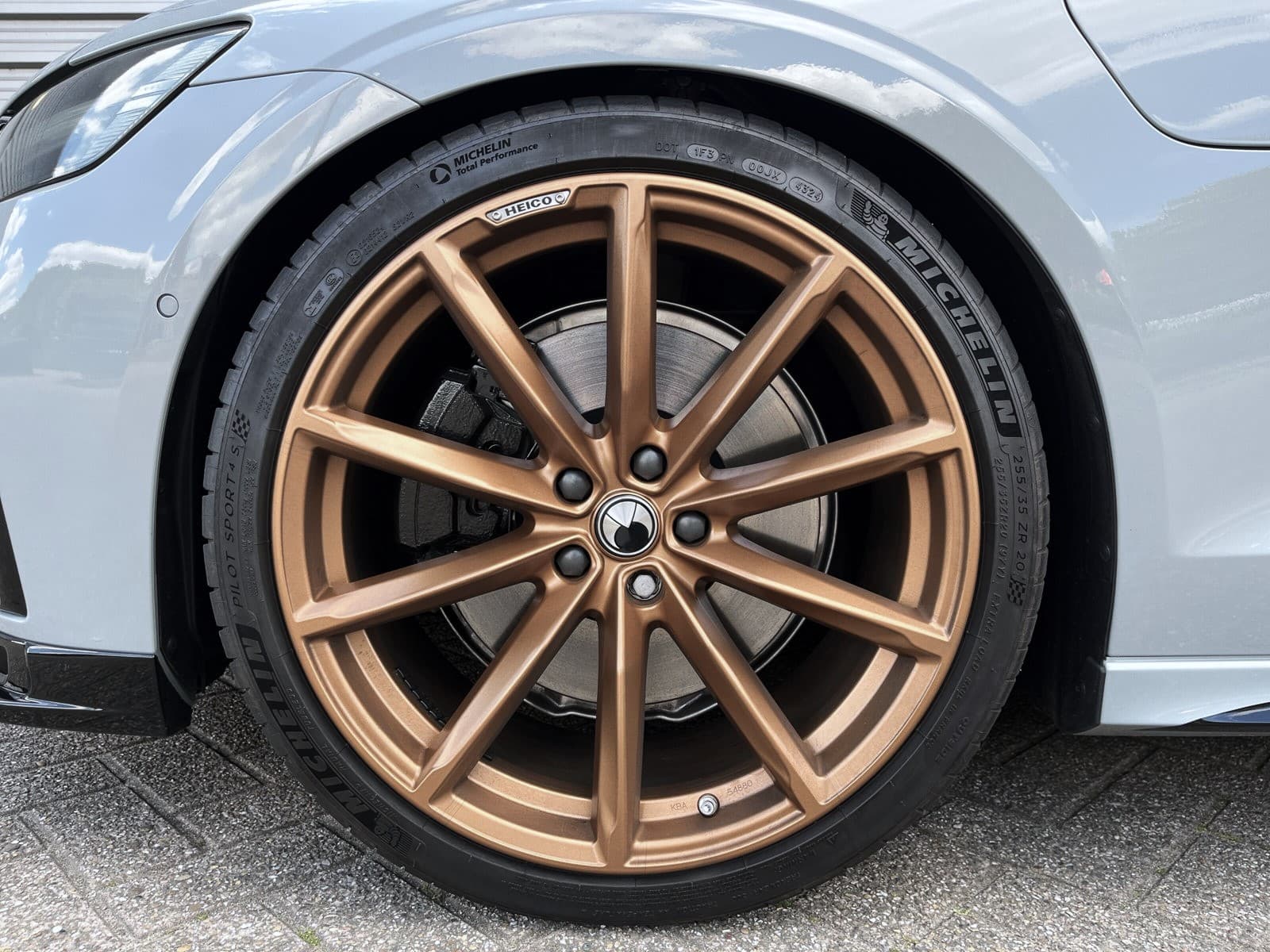 Volvo V60 T6 Plug-in hybrid AWD Plus Dark / Custom made Black Sheep uitvoering / 20" Heico matt Bronze / Heico verlaagd / Geventileerd Amber Leder / thumbnail 12