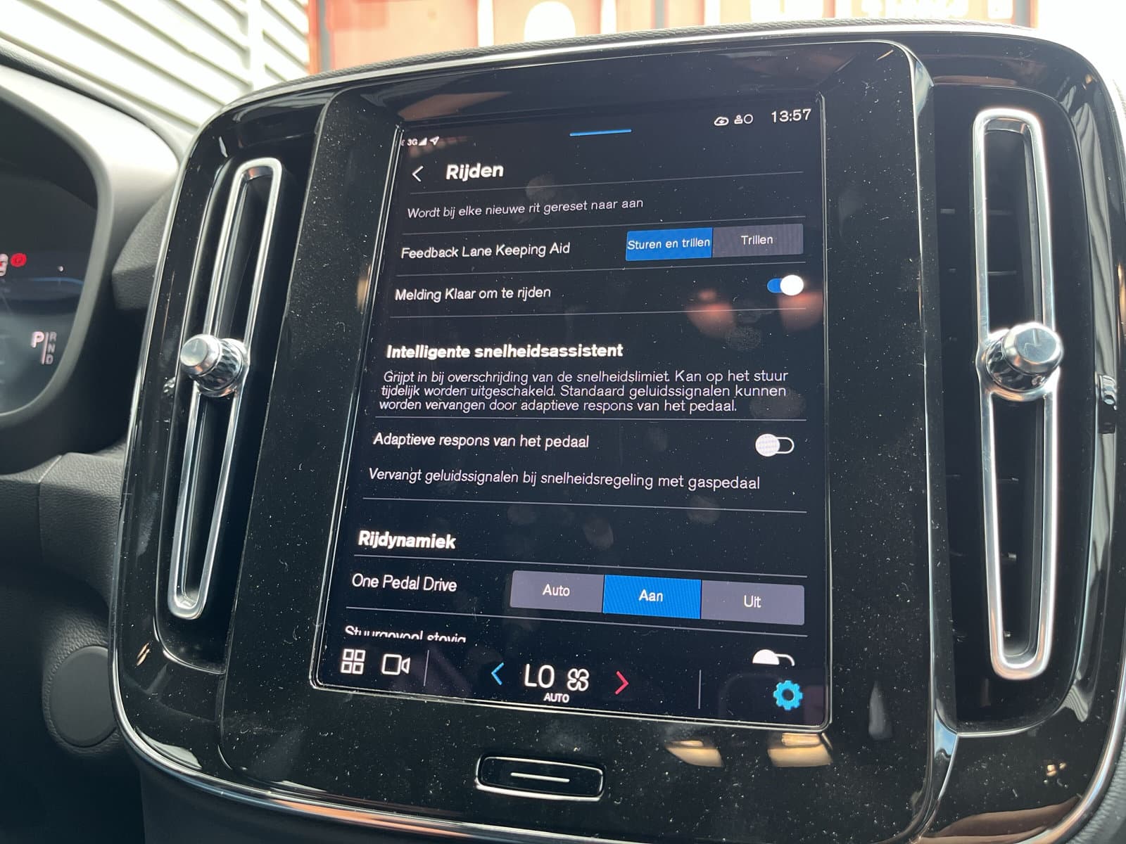 Volvo EX40 Extended Range Business Ed. 82 kWh / Adaptieve cruise control / 360 camera / thumbnail 28