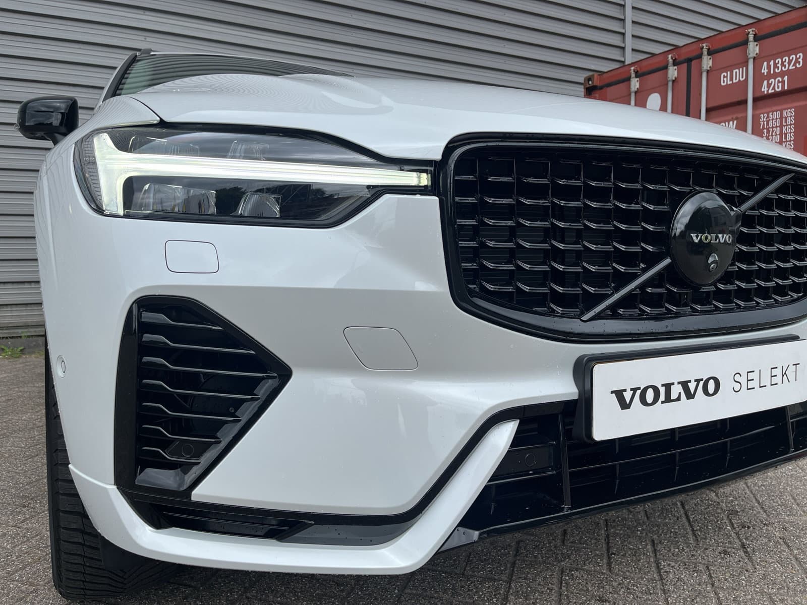 Volvo XC60 T8 Plug-in hybrid AWD Ultimate Dark / Luchtvering / Extra getint glas / 360 camera / Trekhaak semi-elektrisch / thumbnail 4