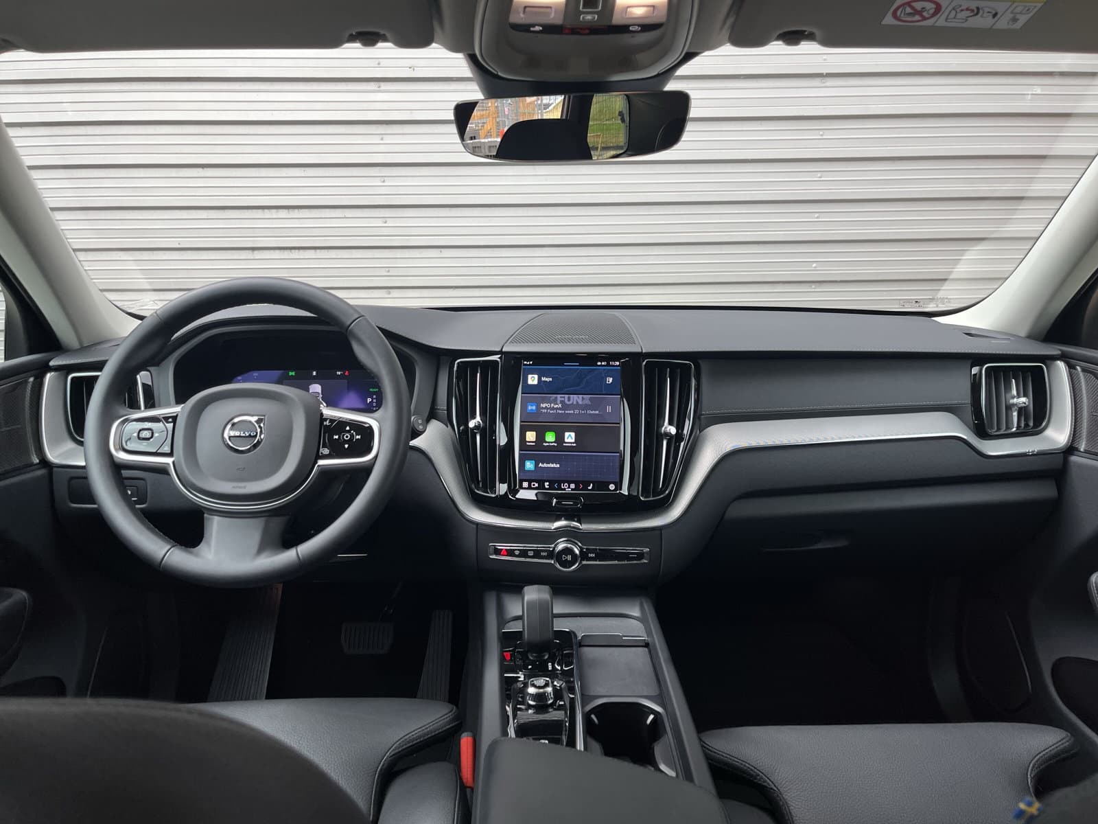 Volvo XC60 T8 Plug-in hybrid AWD Ultimate Dark / Luchtvering / Extra getint glas / 360 camera / Trekhaak semi-elektrisch / thumbnail 16