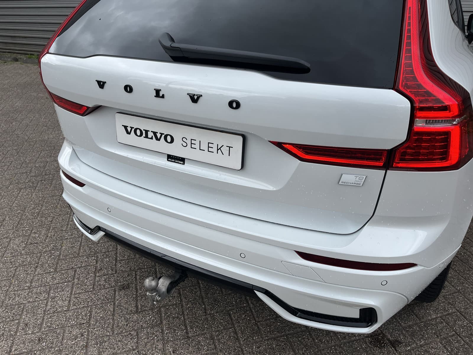Volvo XC60 T8 Plug-in hybrid AWD Ultimate Dark / Luchtvering / Extra getint glas / 360 camera / Trekhaak semi-elektrisch / thumbnail 23