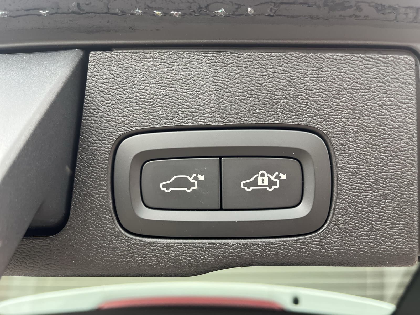 Volvo XC60 T8 Plug-in hybrid AWD Ultimate Dark / Luchtvering / Extra getint glas / 360 camera / Trekhaak semi-elektrisch / thumbnail 24