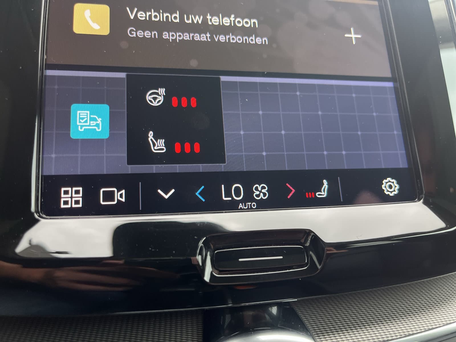 Volvo XC60 T8 Plug-in hybrid AWD Ultimate Dark / Luchtvering / Extra getint glas / 360 camera / Trekhaak semi-elektrisch / thumbnail 26