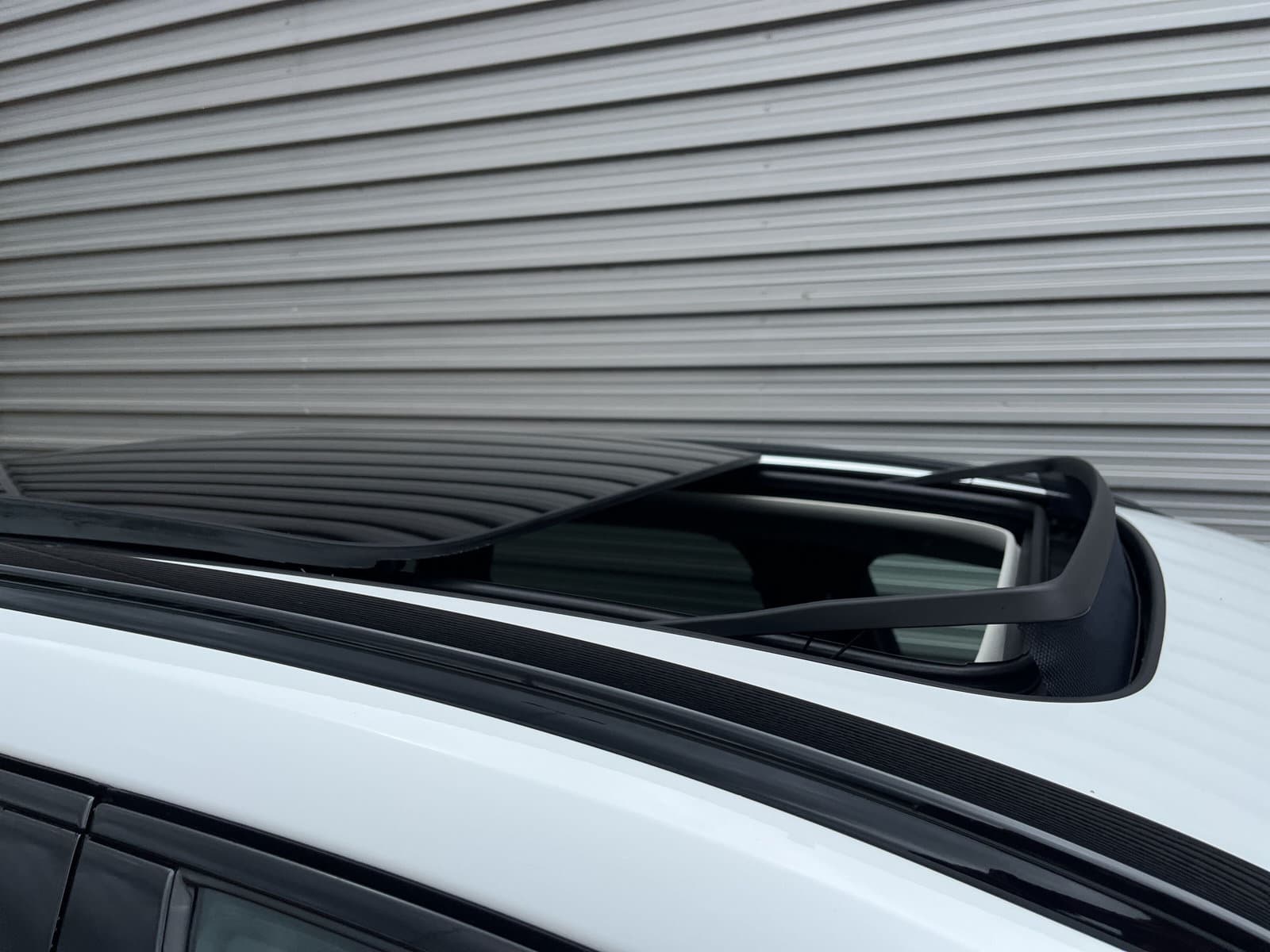 Volvo XC60 T8 Plug-in hybrid AWD Ultimate Dark / Luchtvering / Extra getint glas / 360 camera / Trekhaak semi-elektrisch / thumbnail 30