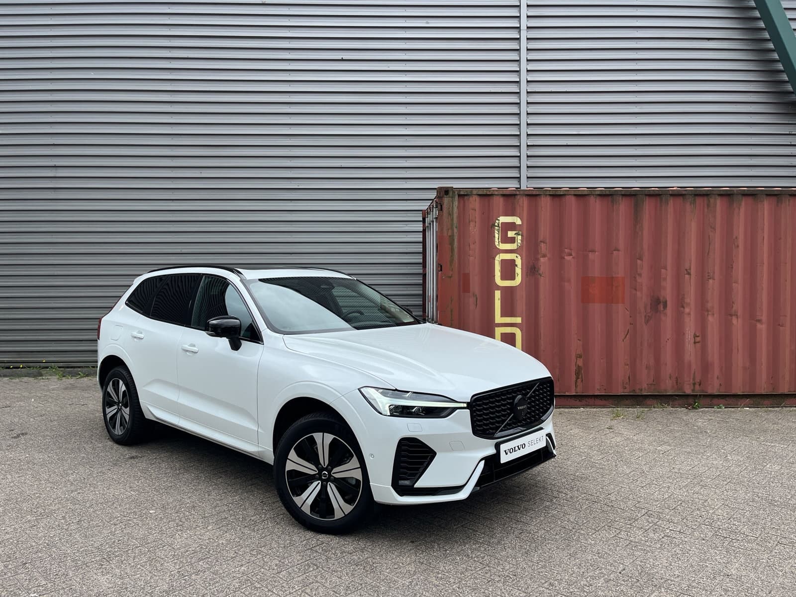 Volvo XC60 T8 Plug-in hybrid AWD Ultimate Dark / Luchtvering / Extra getint glas / 360 camera / Trekhaak semi-elektrisch / thumbnail 31