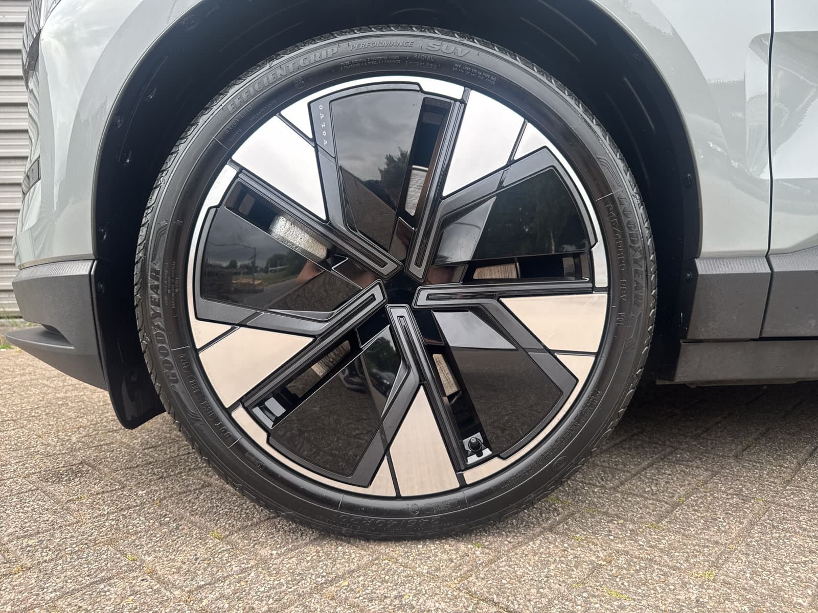 Volvo EX30 Twin Motor Performance Plus 69 kWh / Twin Performane 436PK / 20" Velgen / Black Sheep pakket / thumbnail 6