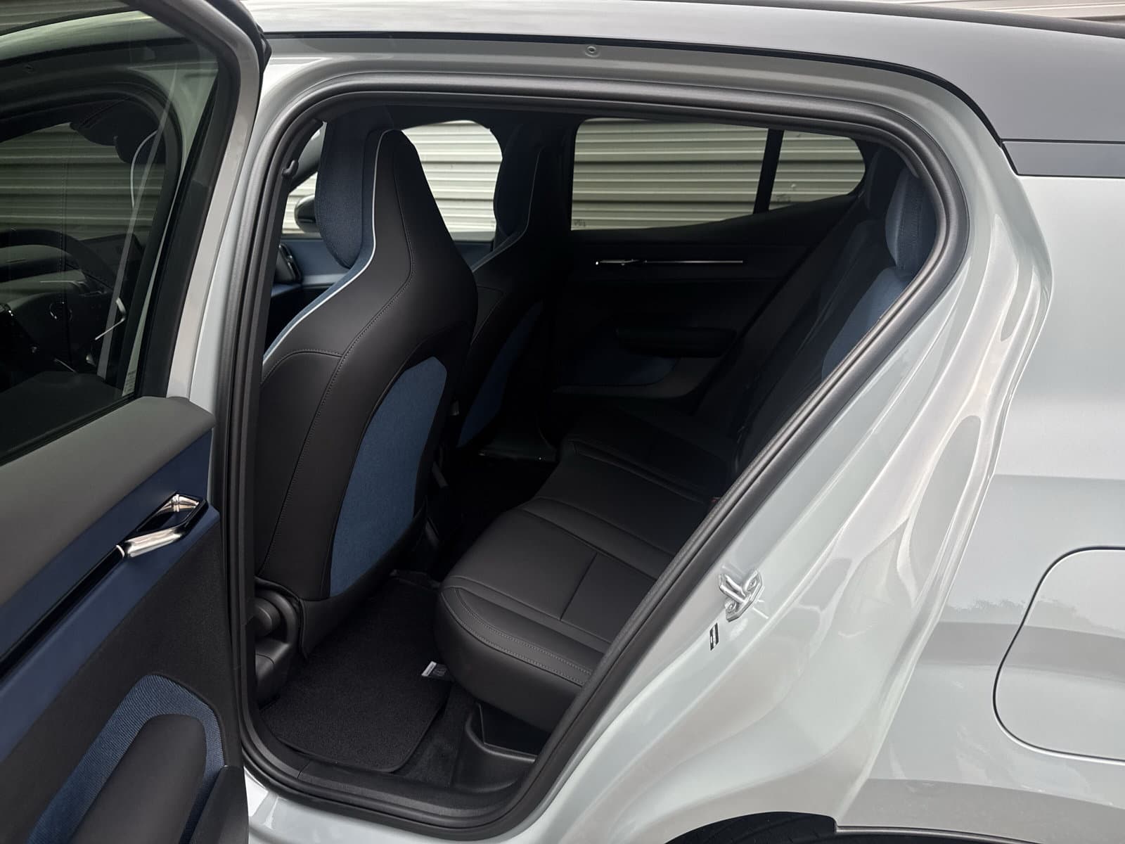 Volvo EX30 Twin Motor Performance Plus 69 kWh / Twin Performane 436PK / 20" Velgen / Black Sheep pakket / thumbnail 12