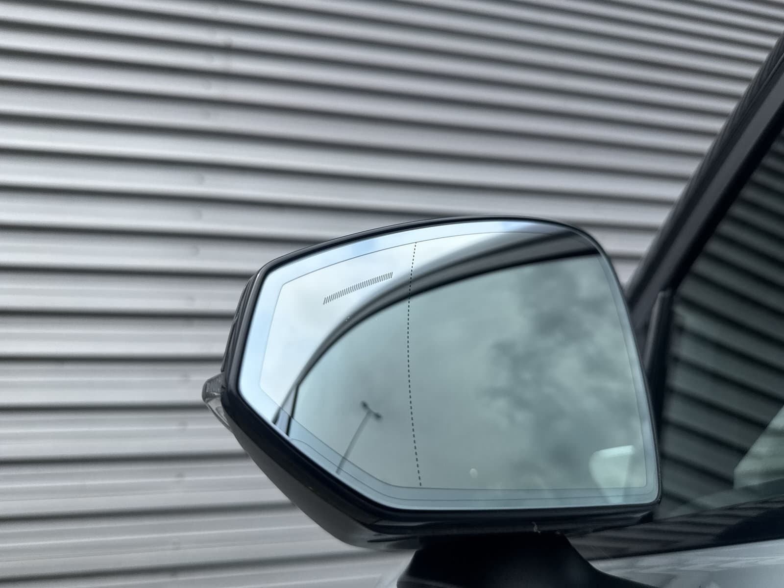 Volvo EX30 Twin Motor Performance Plus 69 kWh / Twin Performane 436PK / 20" Velgen / Black Sheep pakket / thumbnail 23