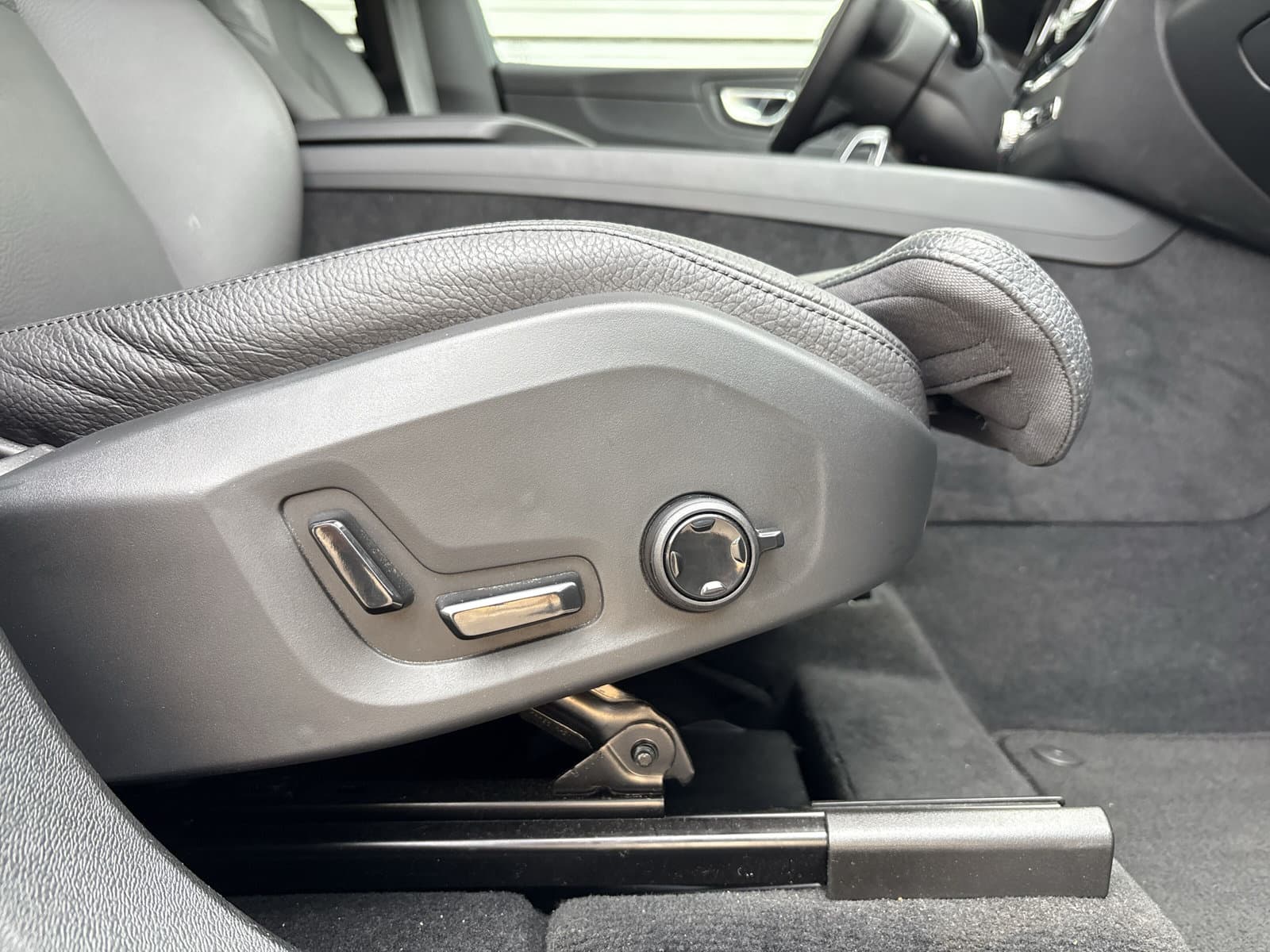 Volvo XC60 T8 455PK Plug-in hybrid AWD Plus Bright / 20" Velgen / 360 Camera / BLIS / thumbnail 23