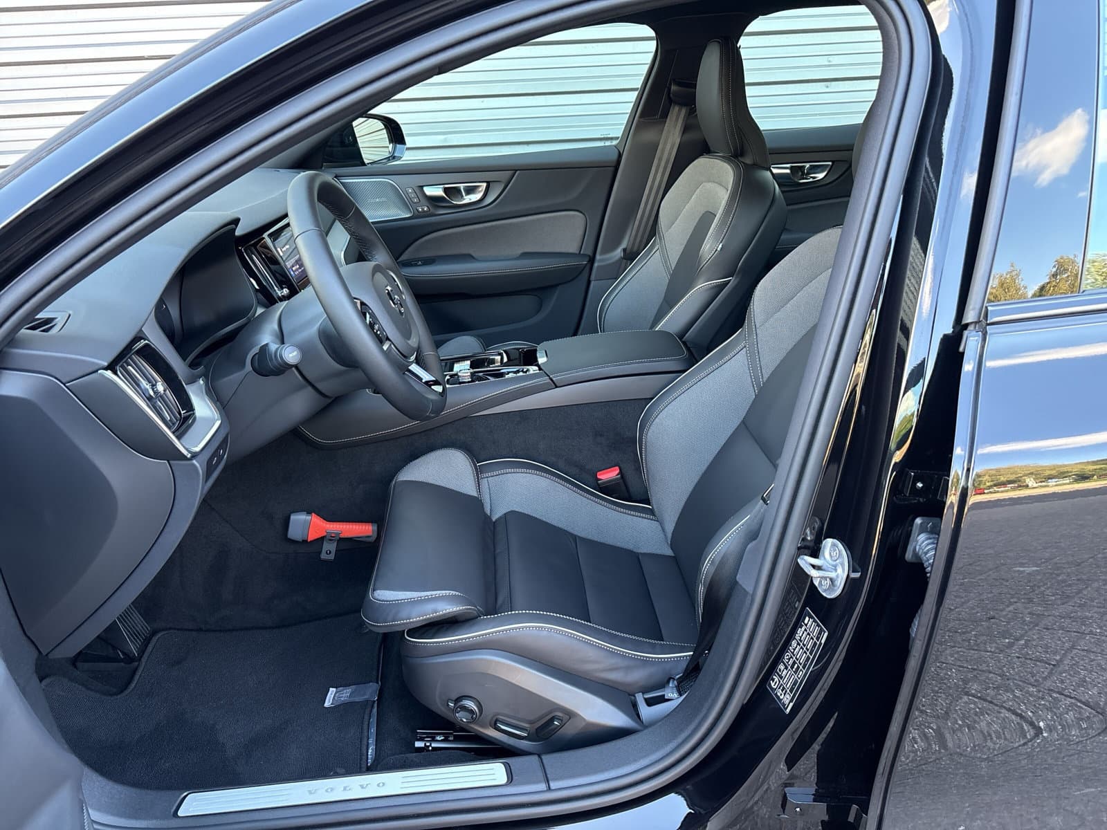 Volvo V60 2.0 T6 Plug-in hybrid AWD Plus Dark / 360° Camera / Blis / Harman Kardon Premium / thumbnail 8