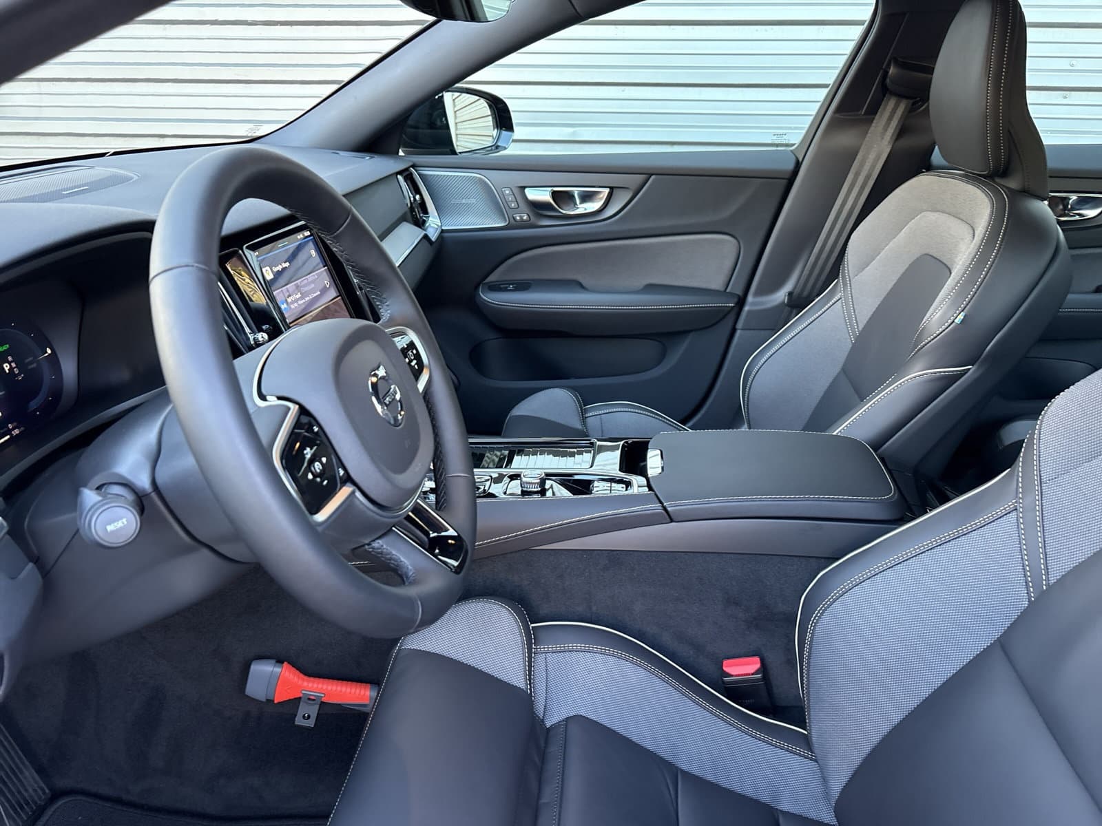 Volvo V60 2.0 T6 Plug-in hybrid AWD Plus Dark / 360° Camera / Blis / Harman Kardon Premium / thumbnail 10