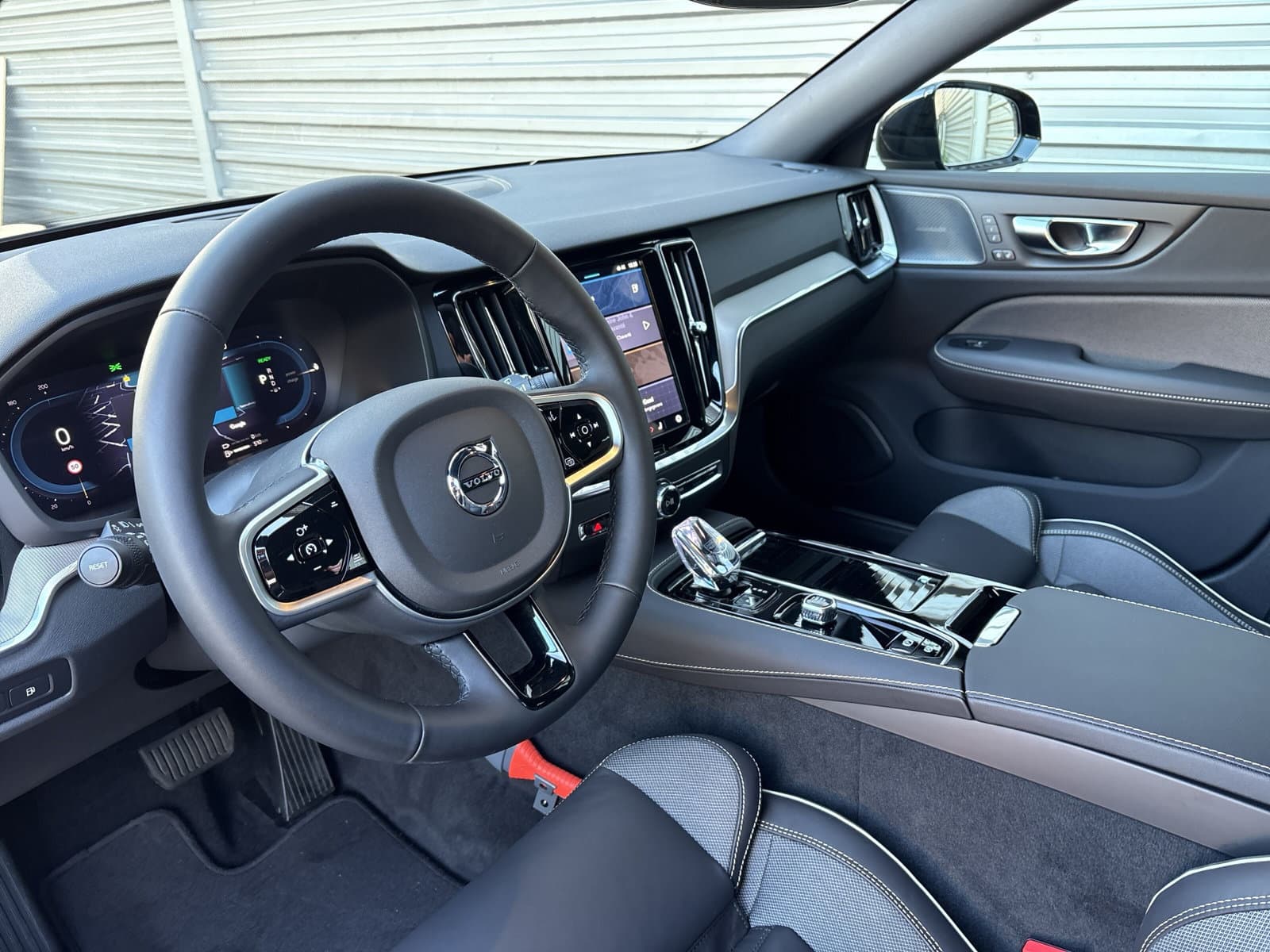 Volvo V60 2.0 T6 Plug-in hybrid AWD Plus Dark / 360° Camera / Blis / Harman Kardon Premium / thumbnail 11