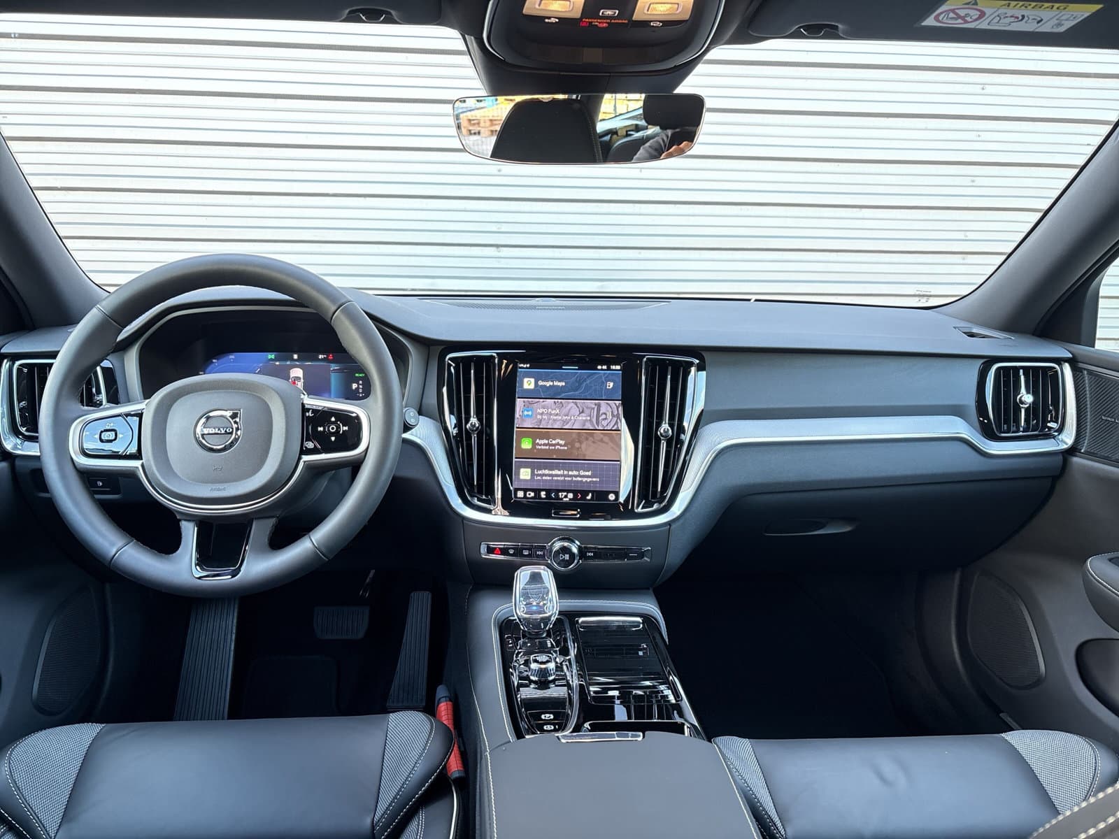 Volvo V60 2.0 T6 Plug-in hybrid AWD Plus Dark / 360° Camera / Blis / Harman Kardon Premium / thumbnail 16