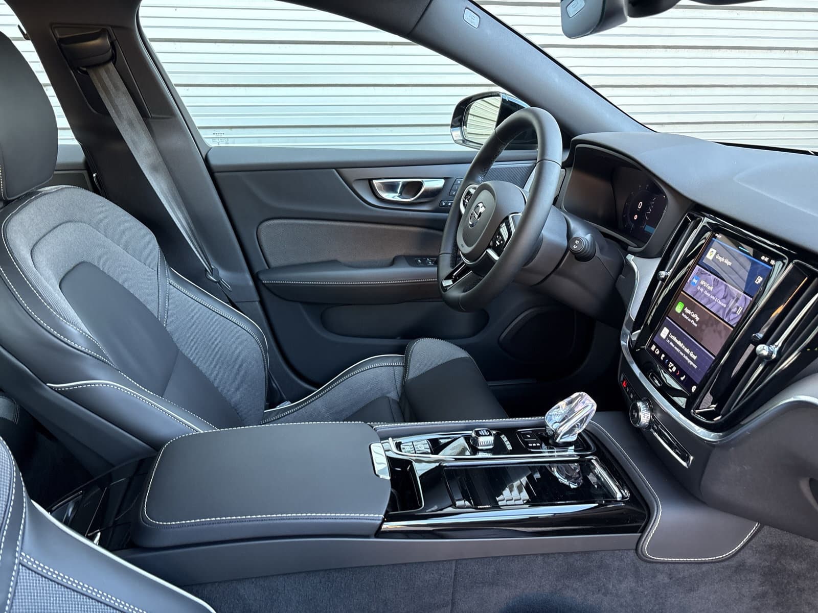 Volvo V60 2.0 T6 Plug-in hybrid AWD Plus Dark / 360° Camera / Blis / Harman Kardon Premium / thumbnail 17