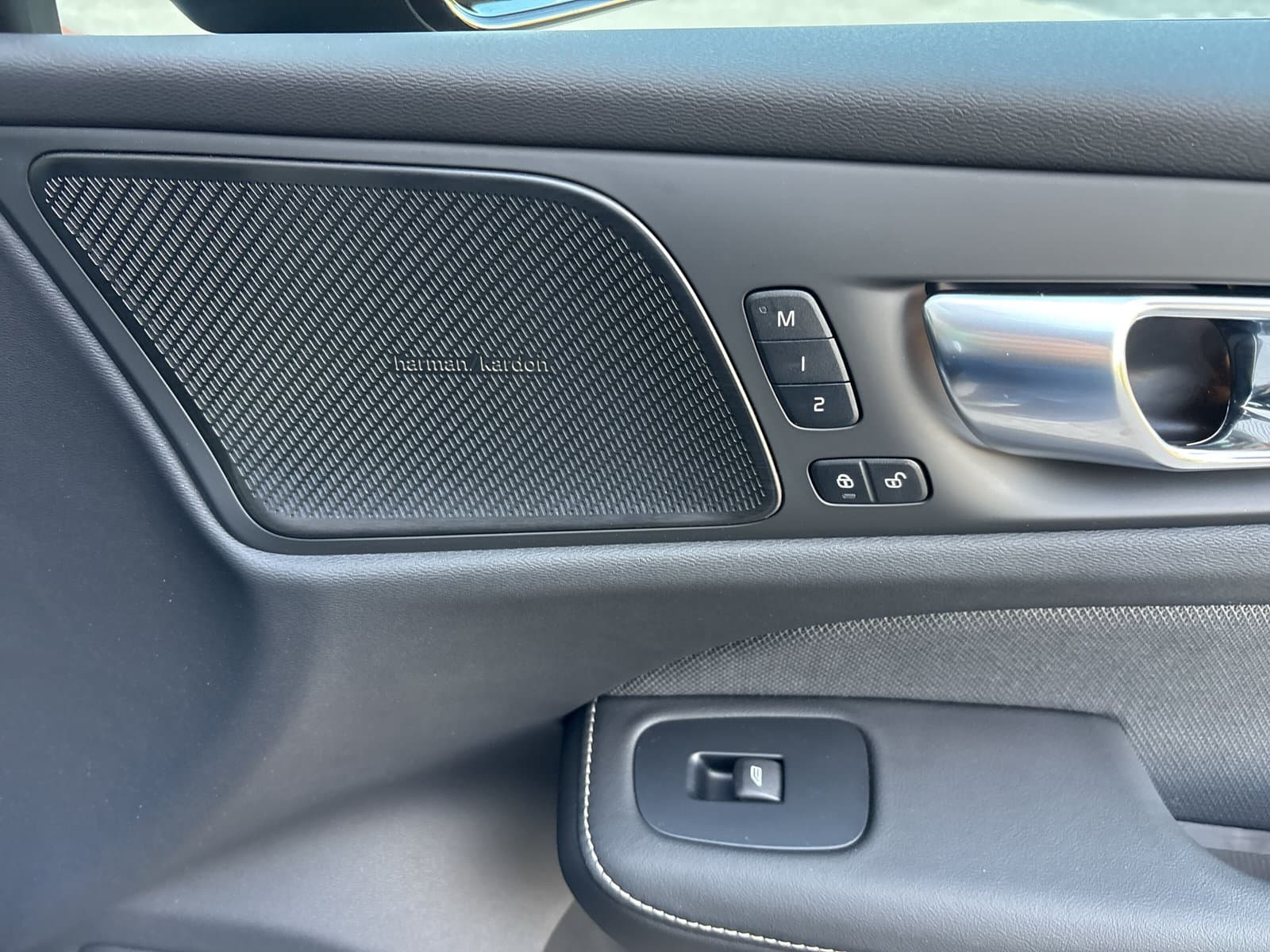 Volvo V60 2.0 T6 Plug-in hybrid AWD Plus Dark / 360° Camera / Blis / Harman Kardon Premium / thumbnail 25