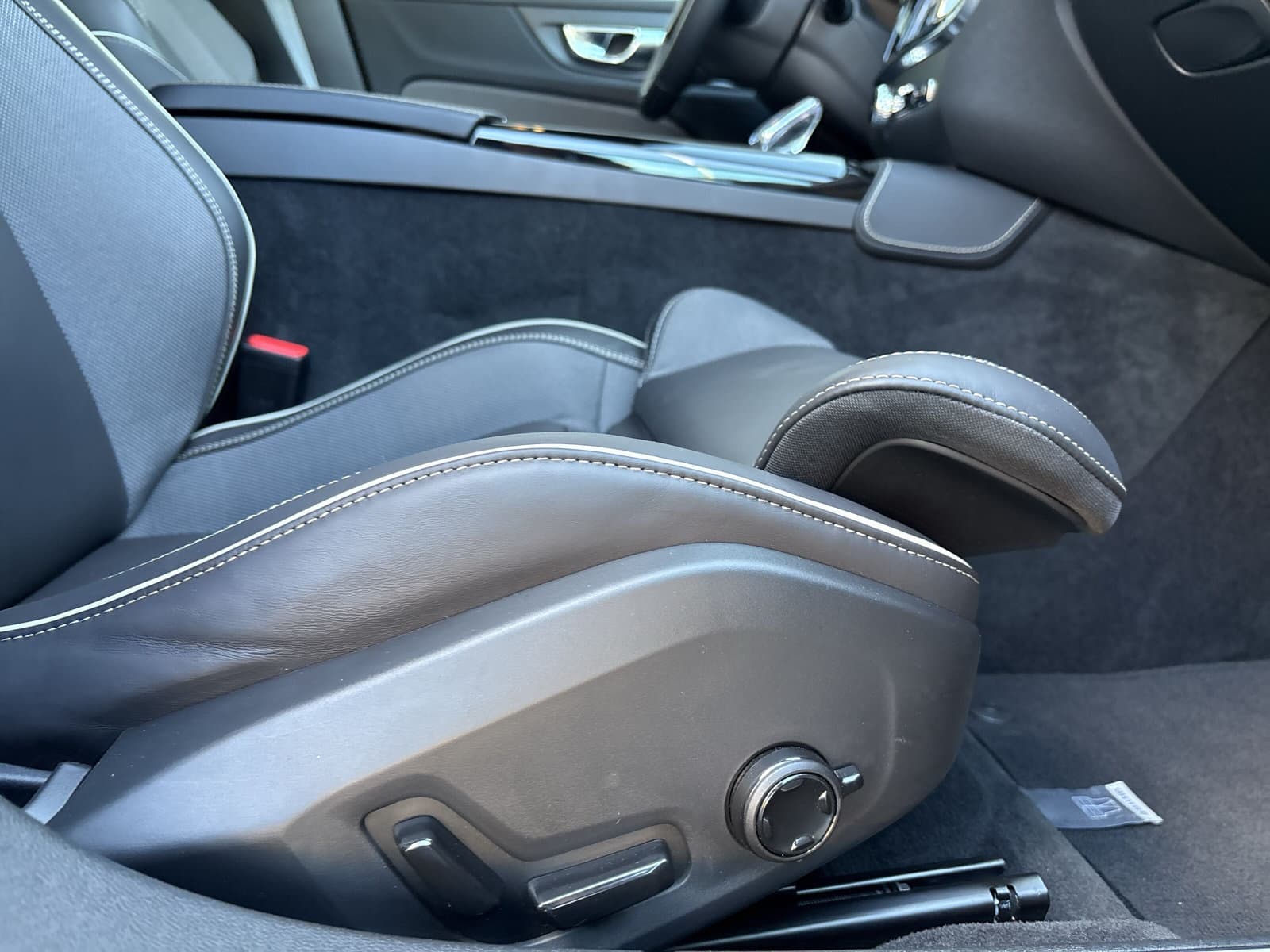 Volvo V60 2.0 T6 Plug-in hybrid AWD Plus Dark / 360° Camera / Blis / Harman Kardon Premium / thumbnail 26