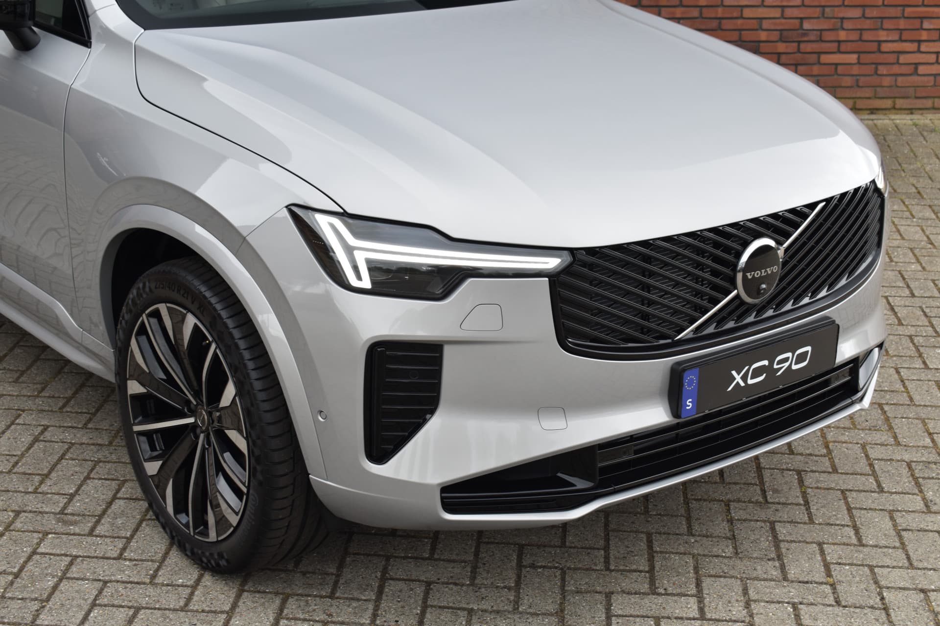 Volvo XC90 T8 455PK Plug-in hybrid AWD Ultra Dark thumbnail 2