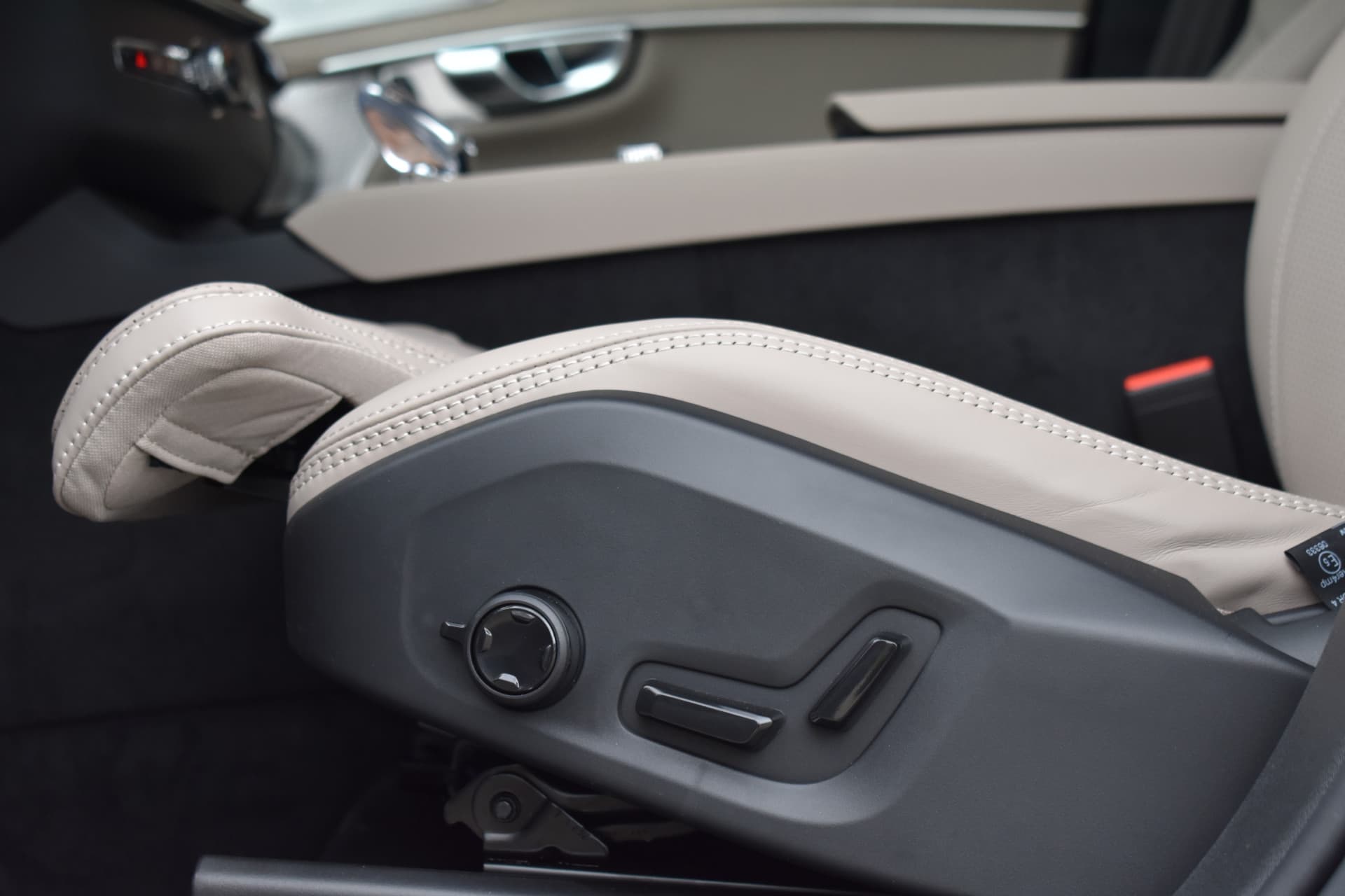 Volvo XC90 T8 455PK Plug-in hybrid AWD Ultra Dark thumbnail 6