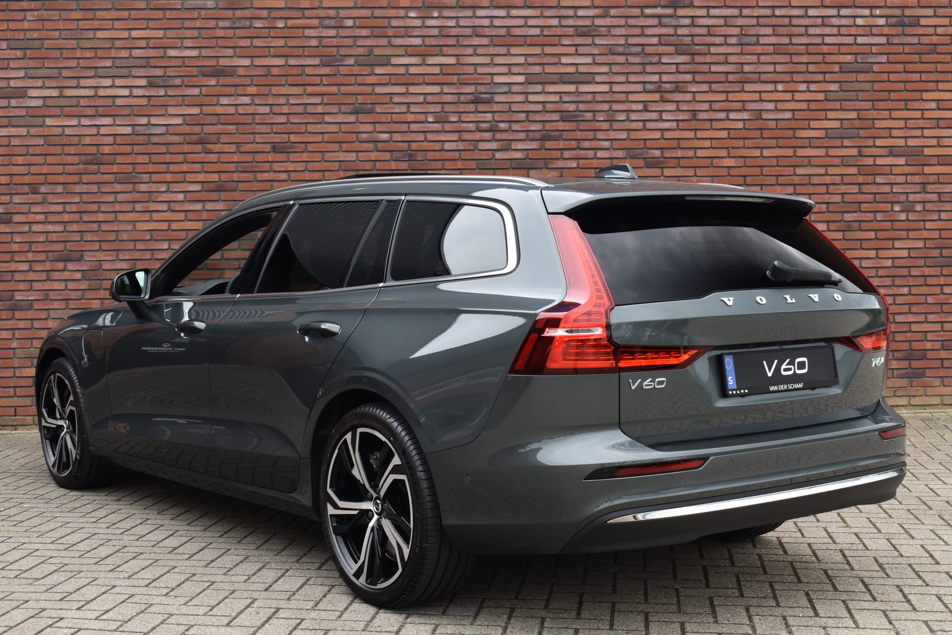 Volvo V60 T6 350PK Plug-in hybrid AWD Ultra Bright thumbnail 2