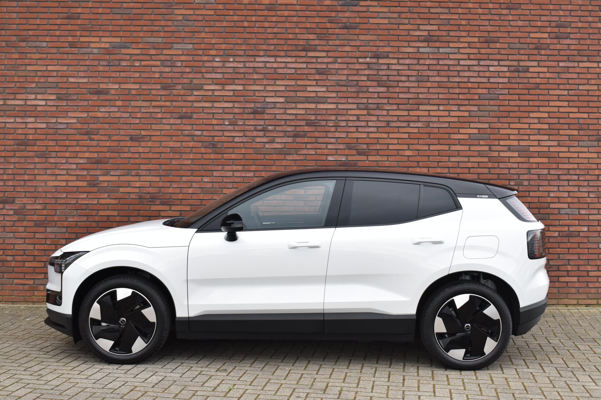 Volvo EX30 Extended Range 272PK Plus thumbnail 9