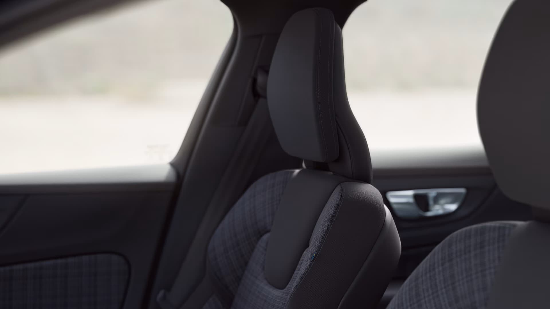 Volvo V60 T6 Recharge AWD Essential Edition |Snel leverbaar| Zelf samenstellen| thumbnail 16