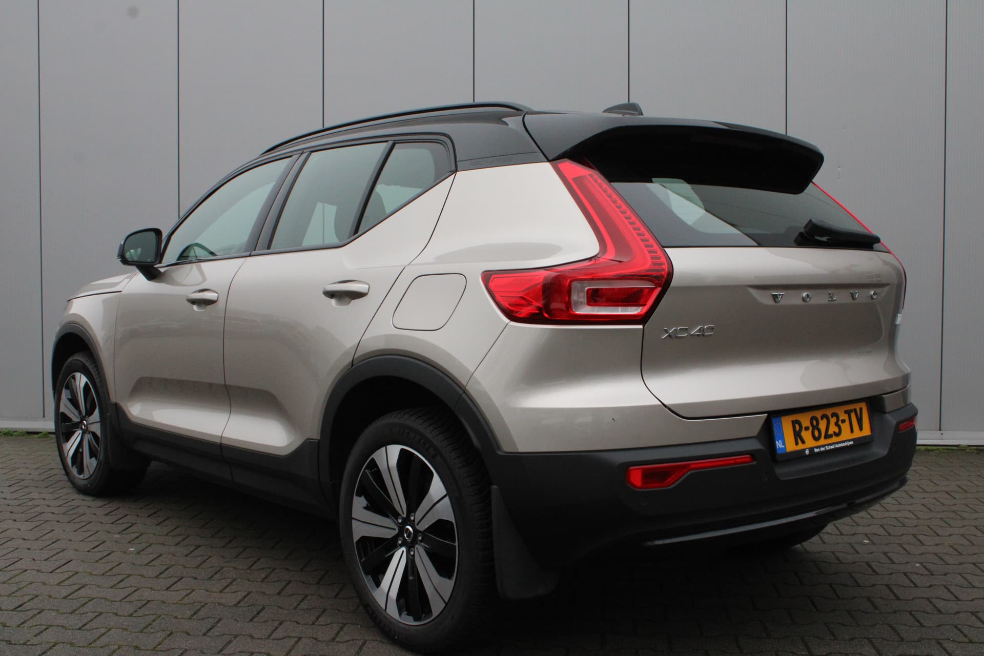 Volvo XC40 Recharge Core 70 kWh thumbnail 2
