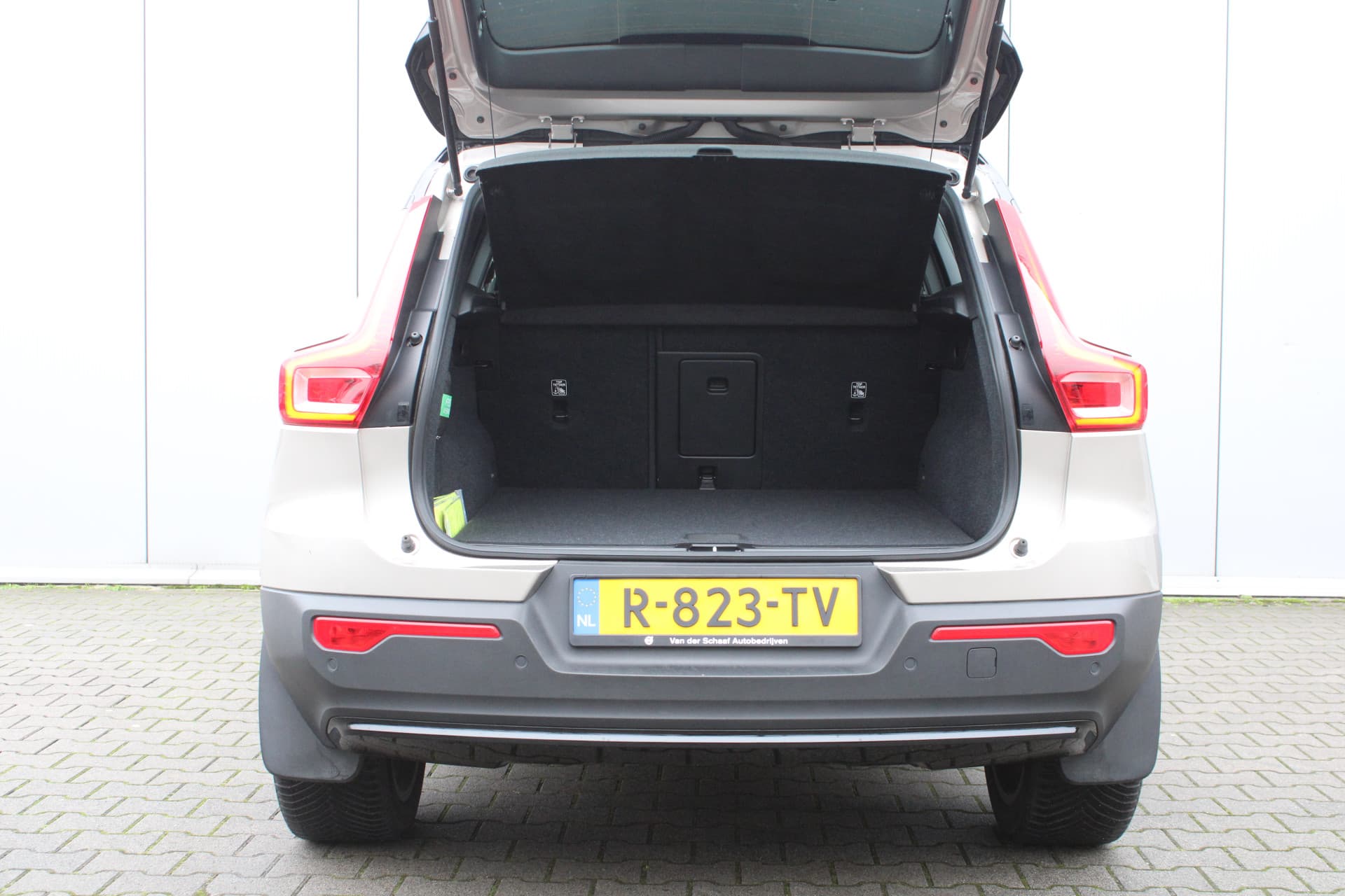 Volvo XC40 Recharge Core 70 kWh thumbnail 7