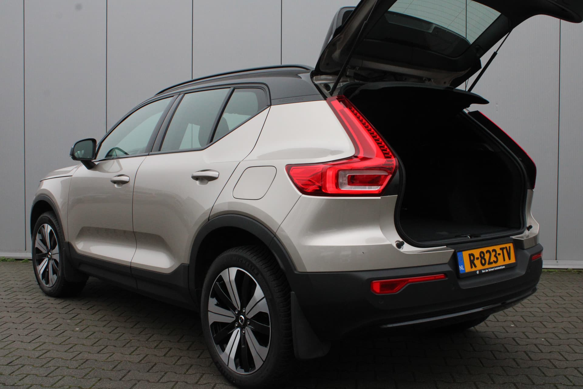 Volvo XC40 Recharge Core 70 kWh thumbnail 8