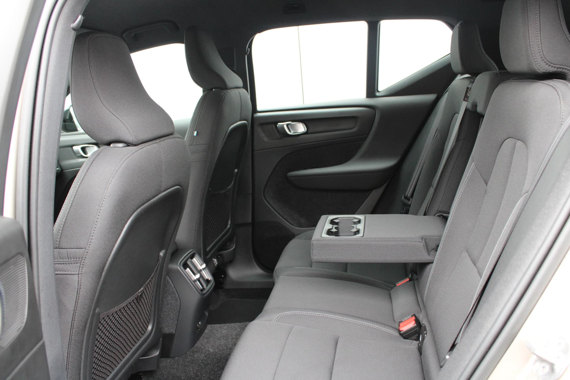 Volvo XC40 Recharge Core 70 kWh thumbnail 12