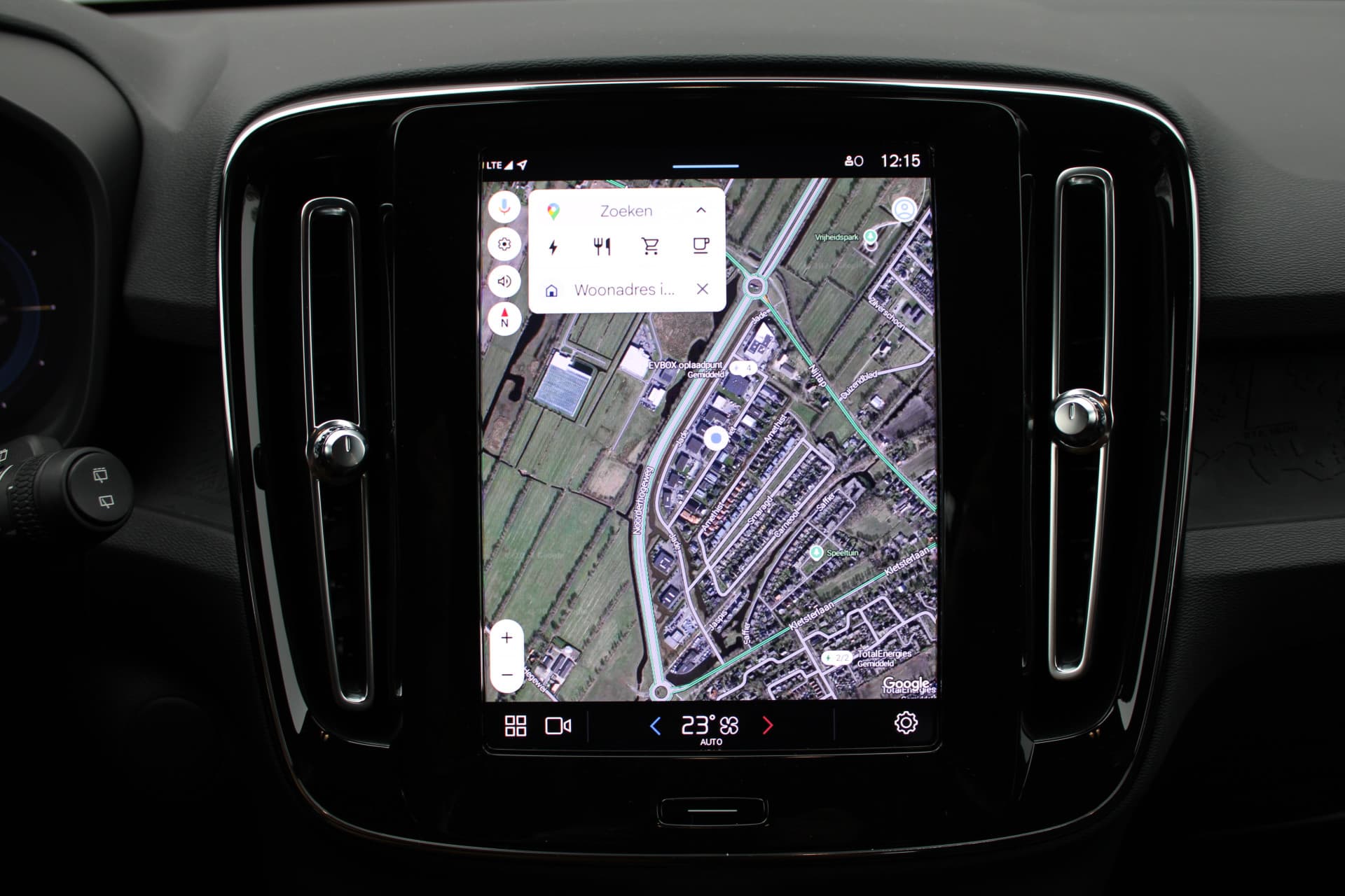 Volvo XC40 Recharge Core 70 kWh thumbnail 17