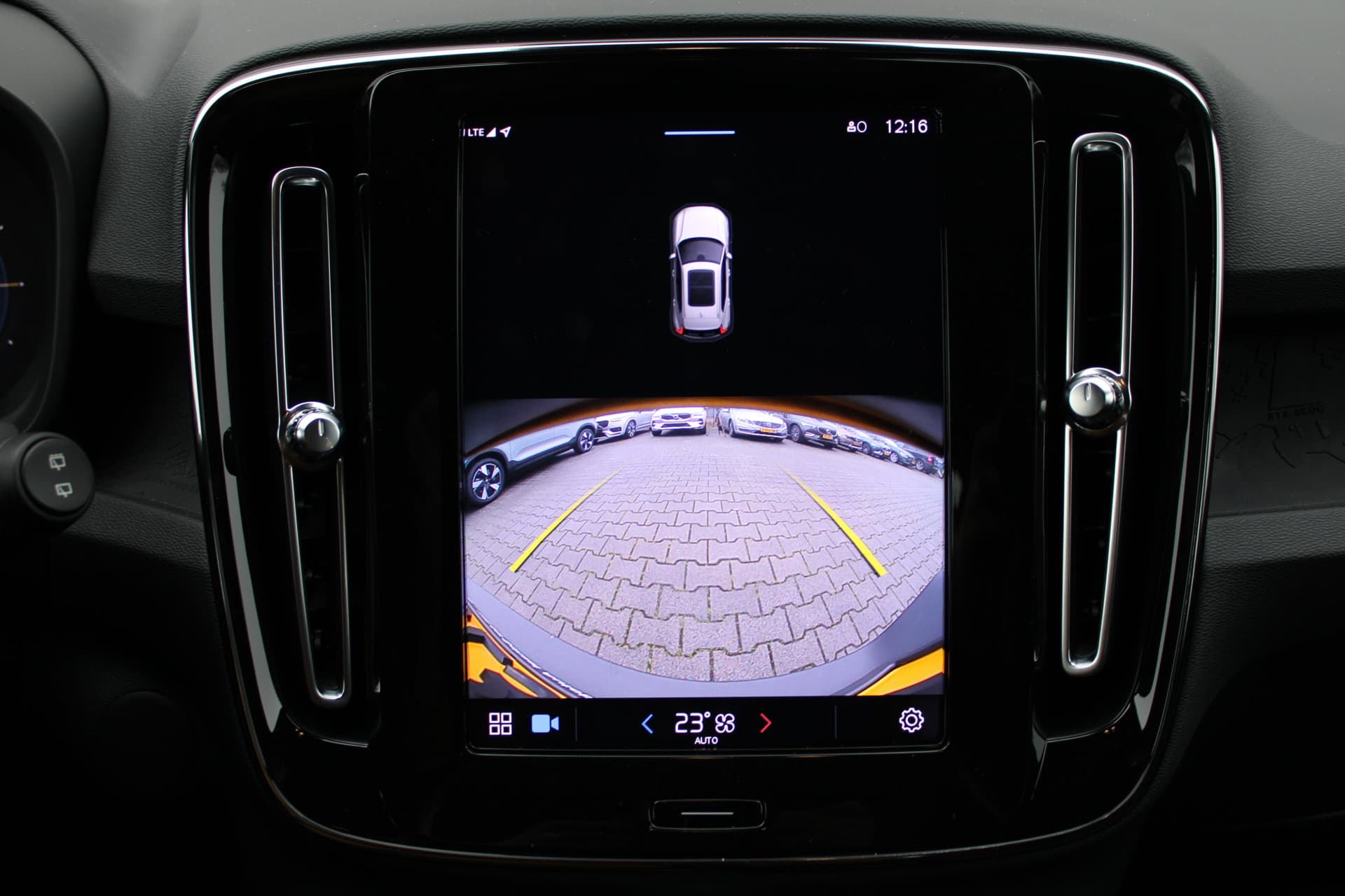 Volvo XC40 Recharge Core 70 kWh thumbnail 18