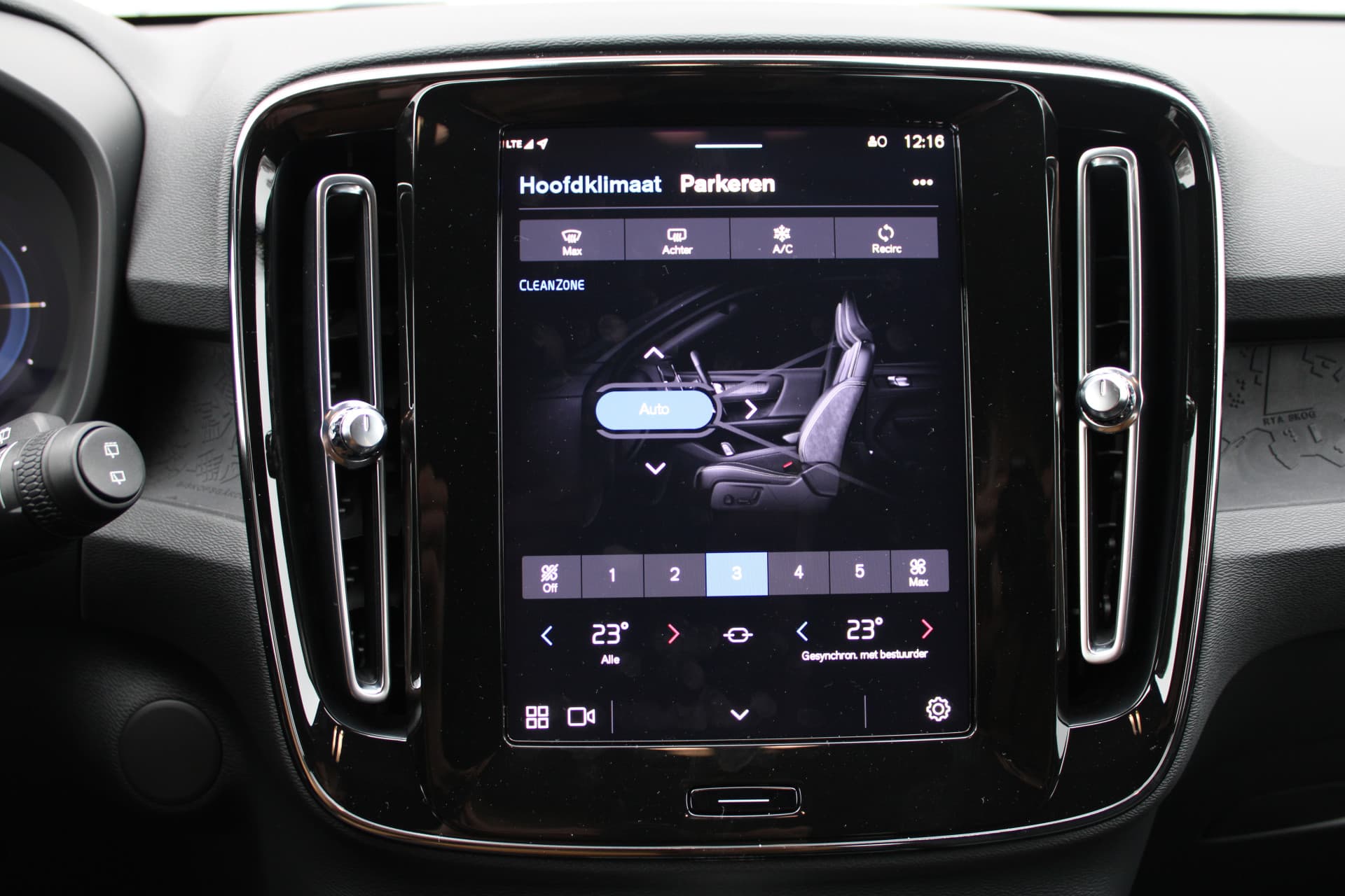 Volvo XC40 Recharge Core 70 kWh thumbnail 19