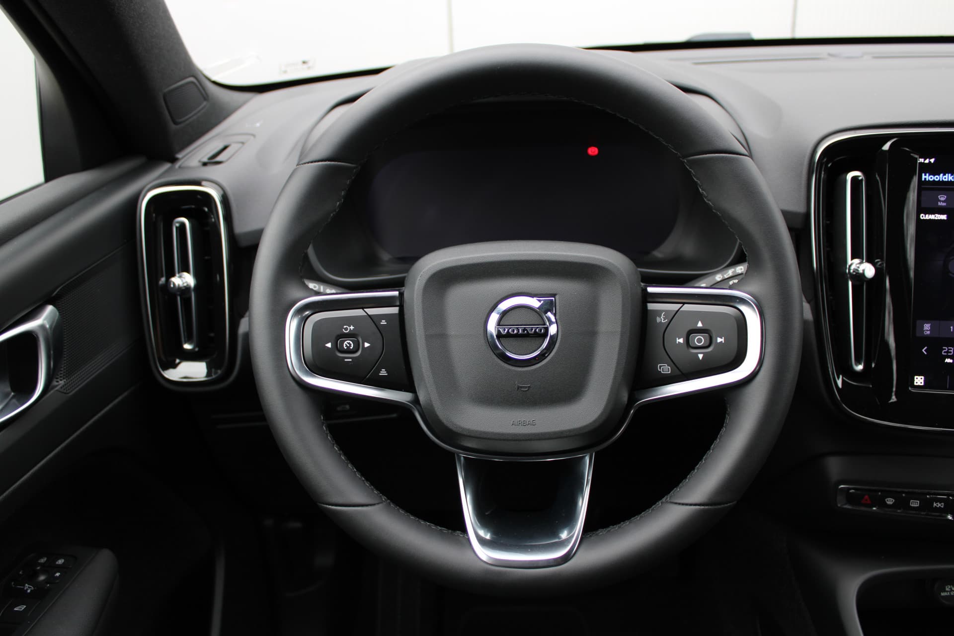 Volvo XC40 Recharge Core 70 kWh thumbnail 21