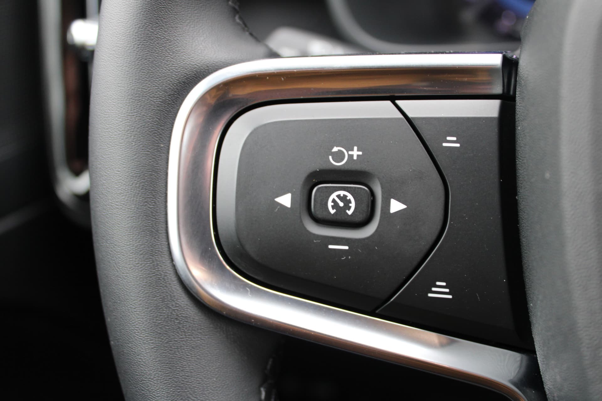 Volvo XC40 Recharge Core 70 kWh thumbnail 22